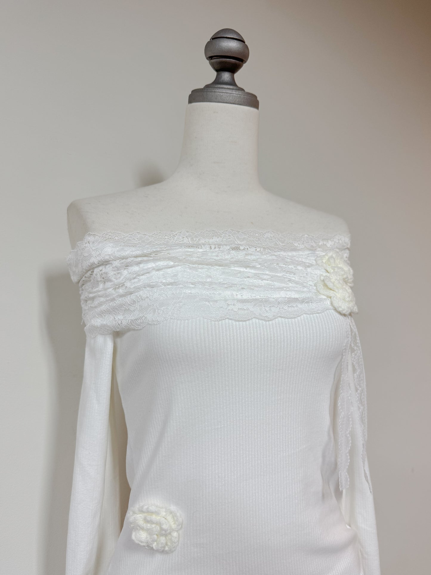 レースオフショルリブニット