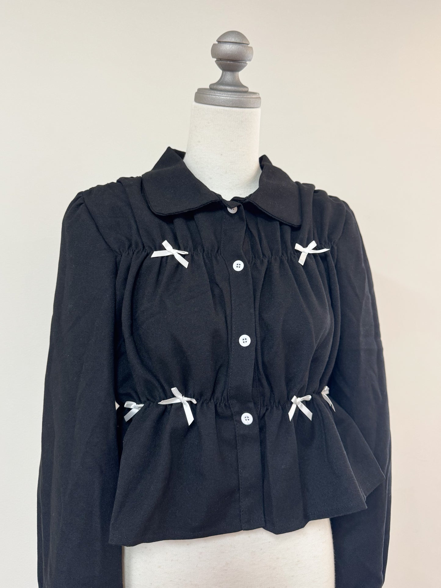 リボン付きシャーリングブラウス