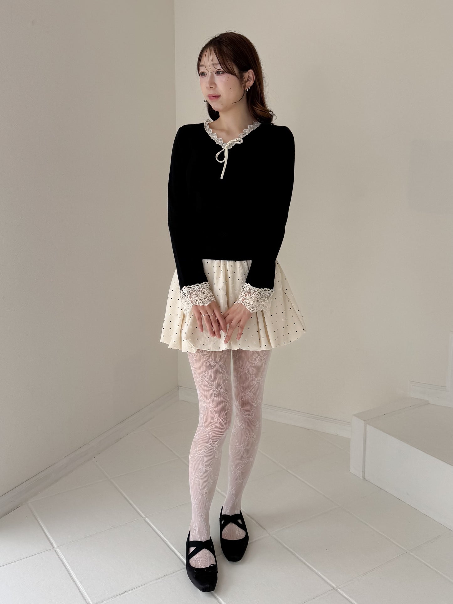 【Official限定価格】レースVネックニット