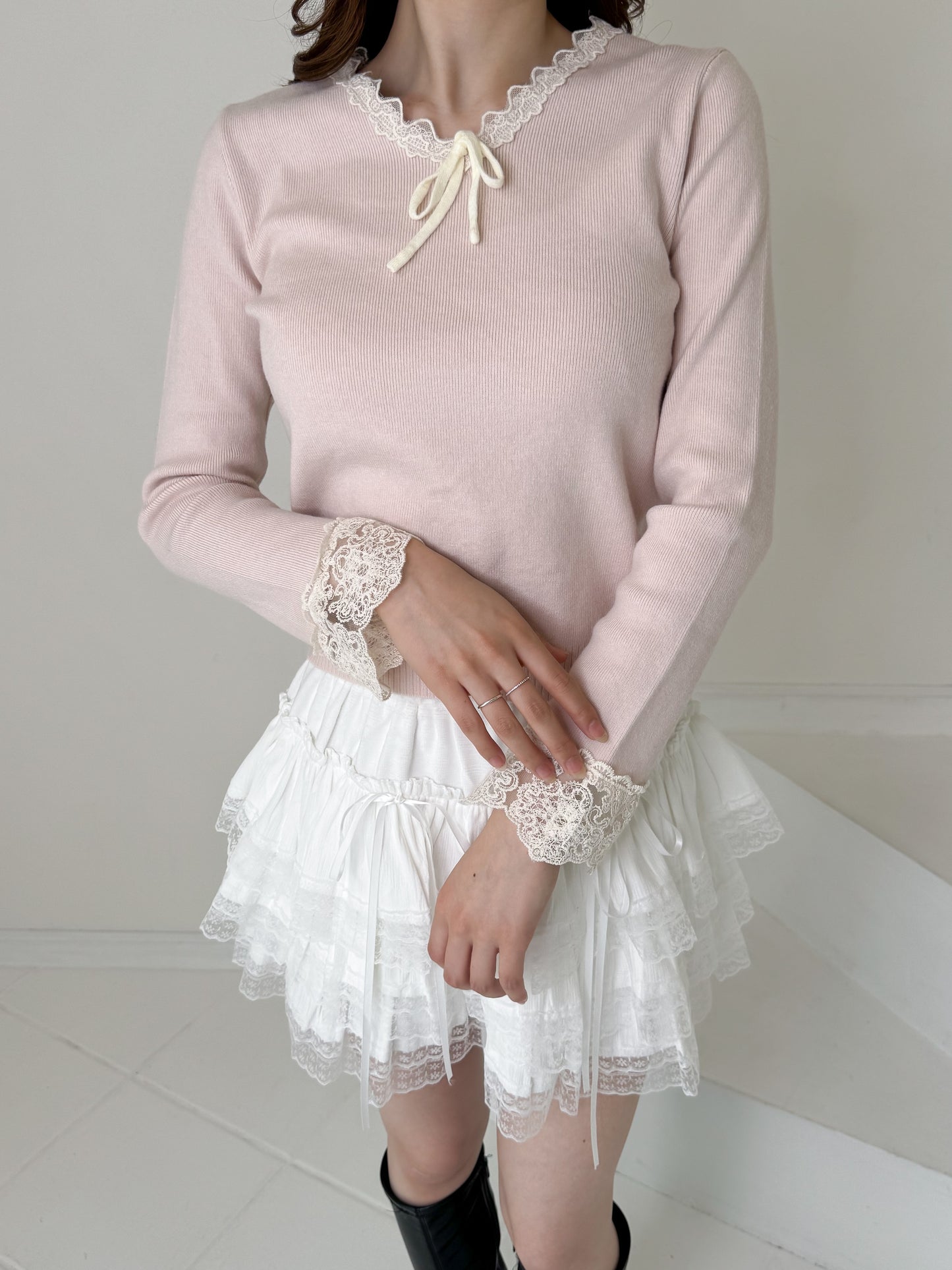 【Official限定価格】レースVネックニット