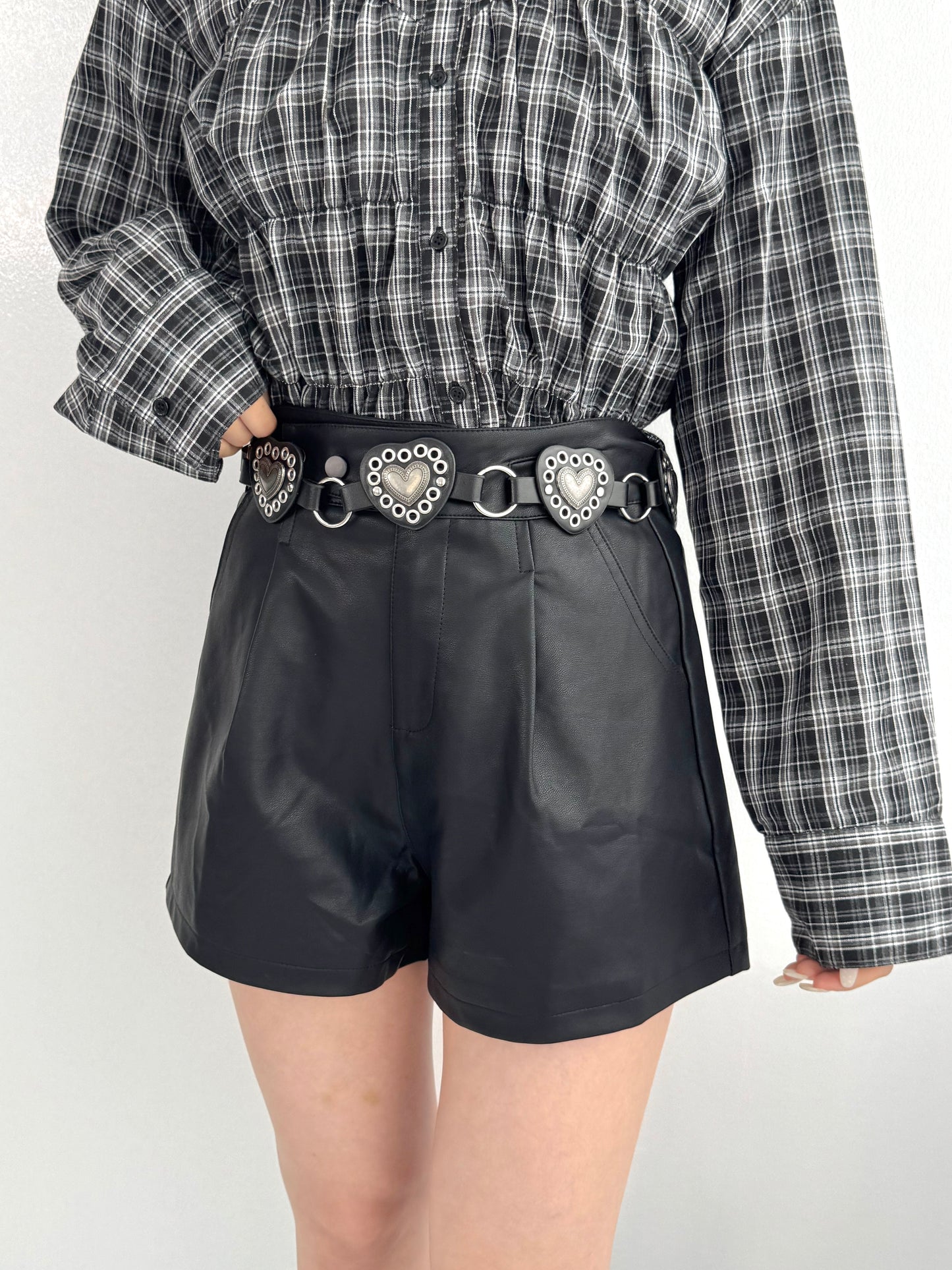 【Official限定価格】レザーショートパンツ