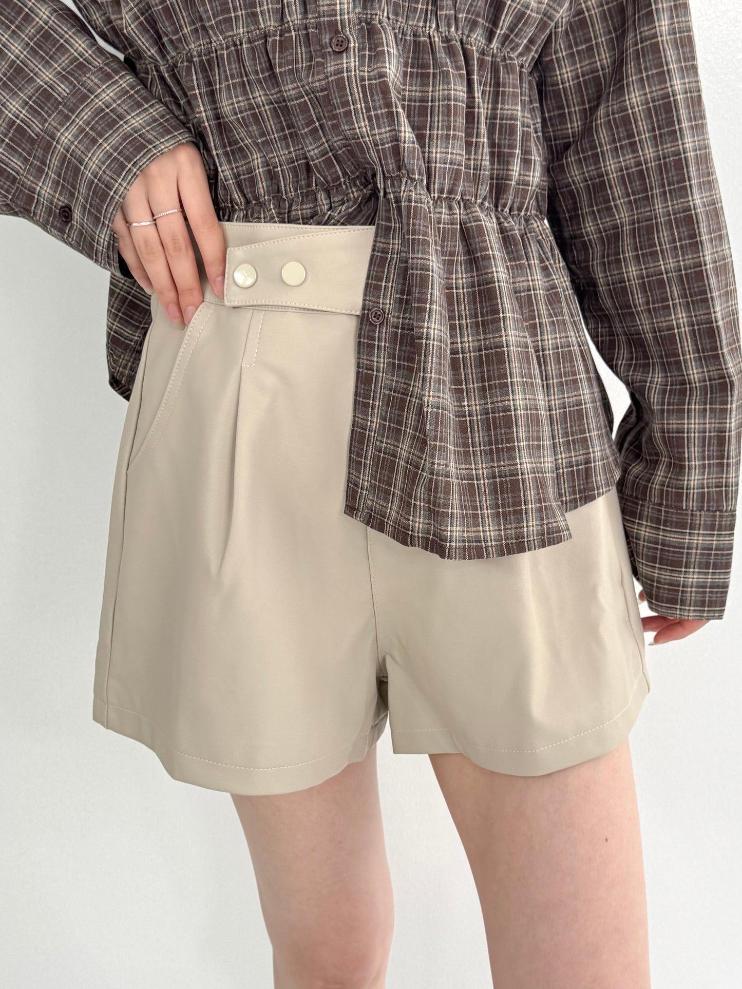 【Official限定価格】レザーショートパンツ