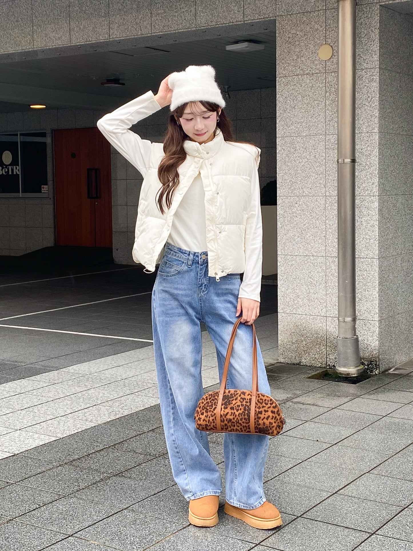 【Official限定価格】バッグラインストーンデニムパンツ