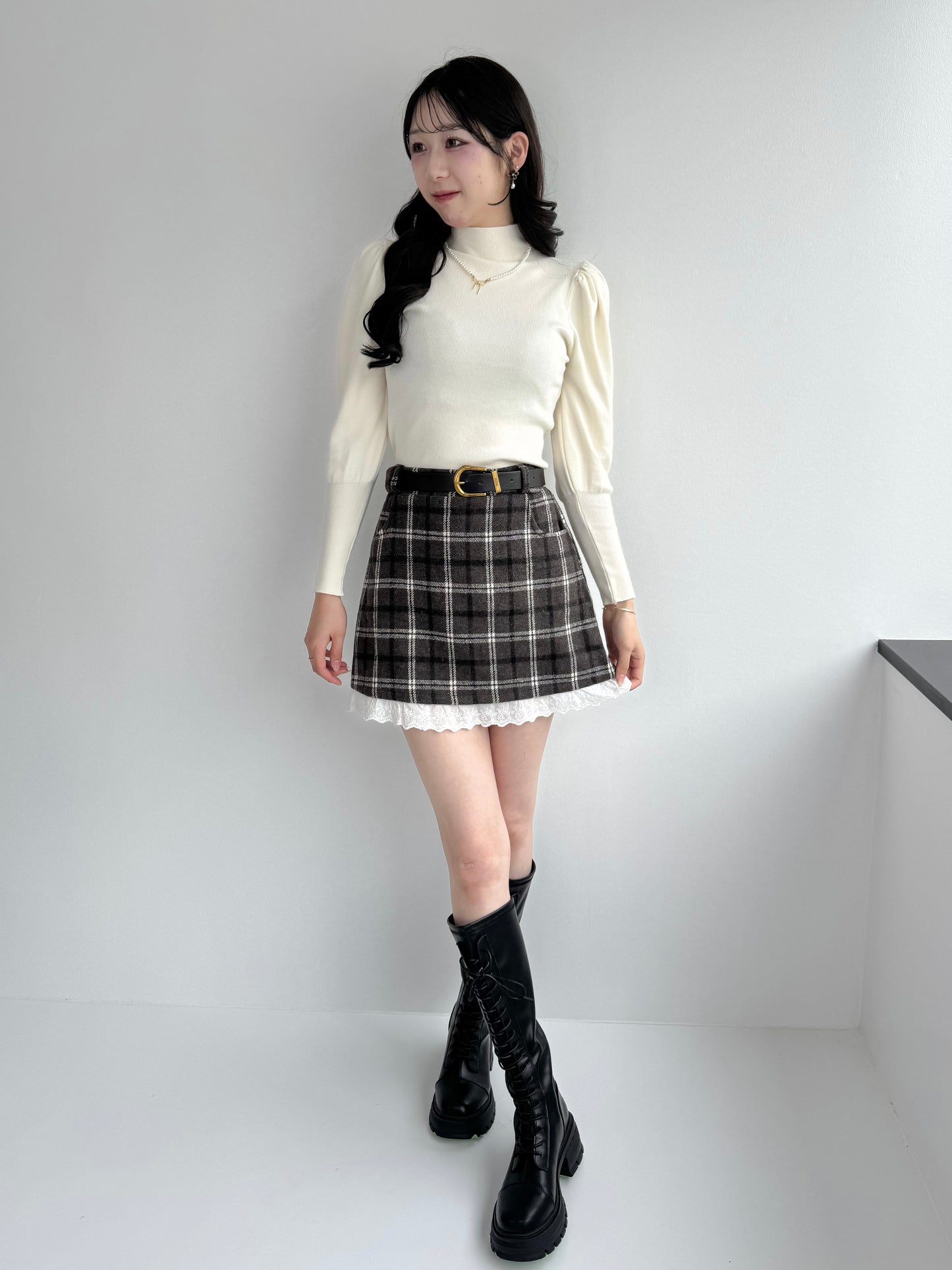 パフスリーブボトルネックリブニット
