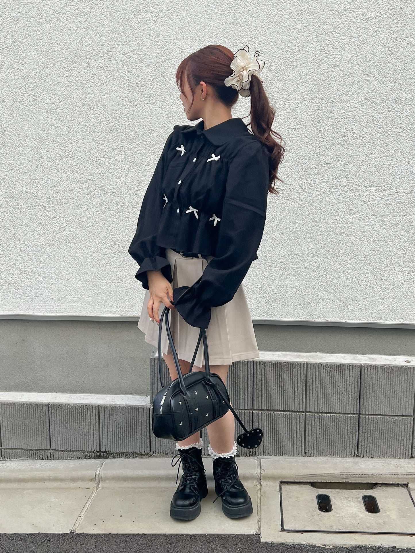 リボン付きシャーリングブラウス
