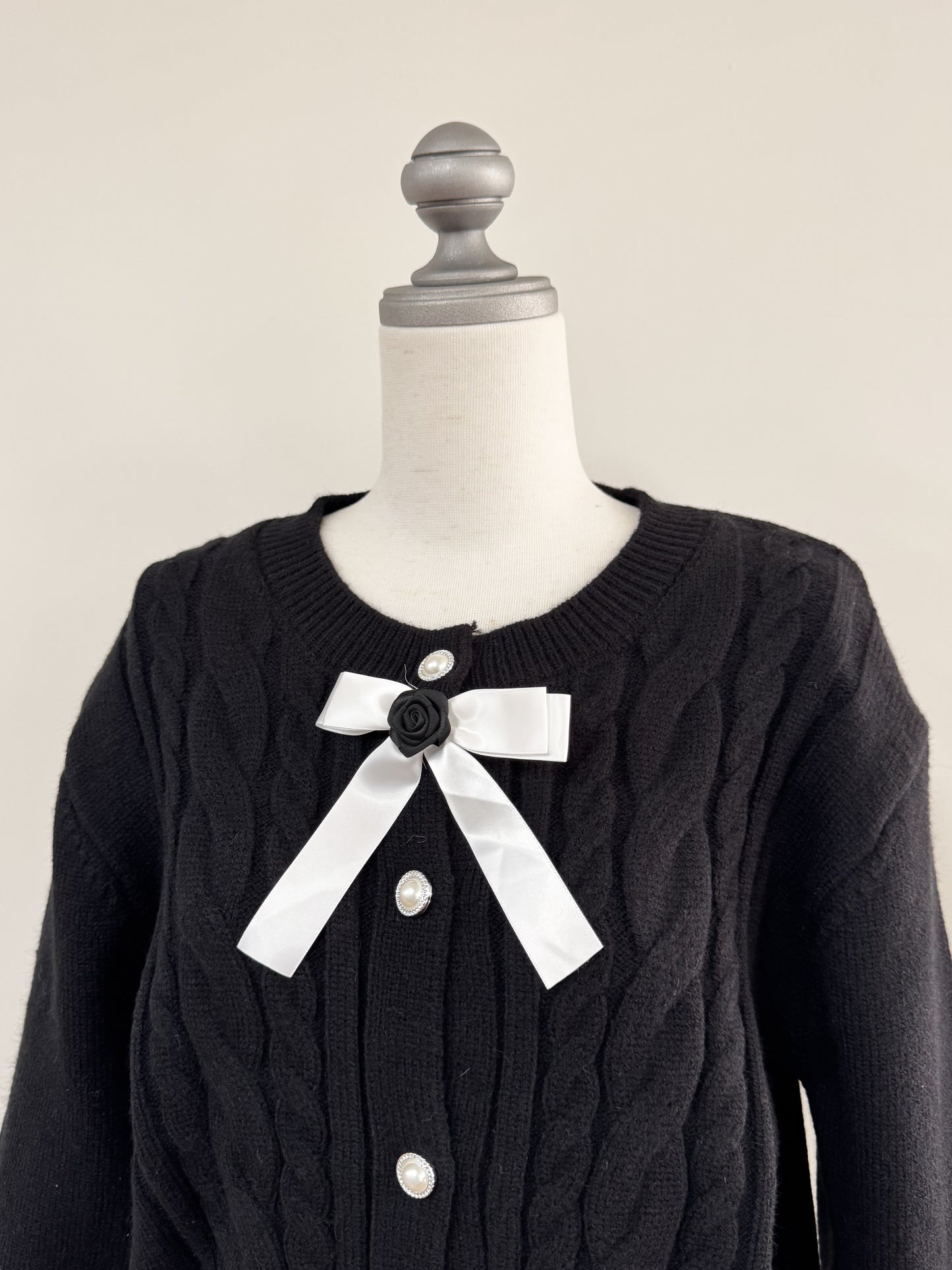 【Official限定】ローズリボン付きパールボタンニット