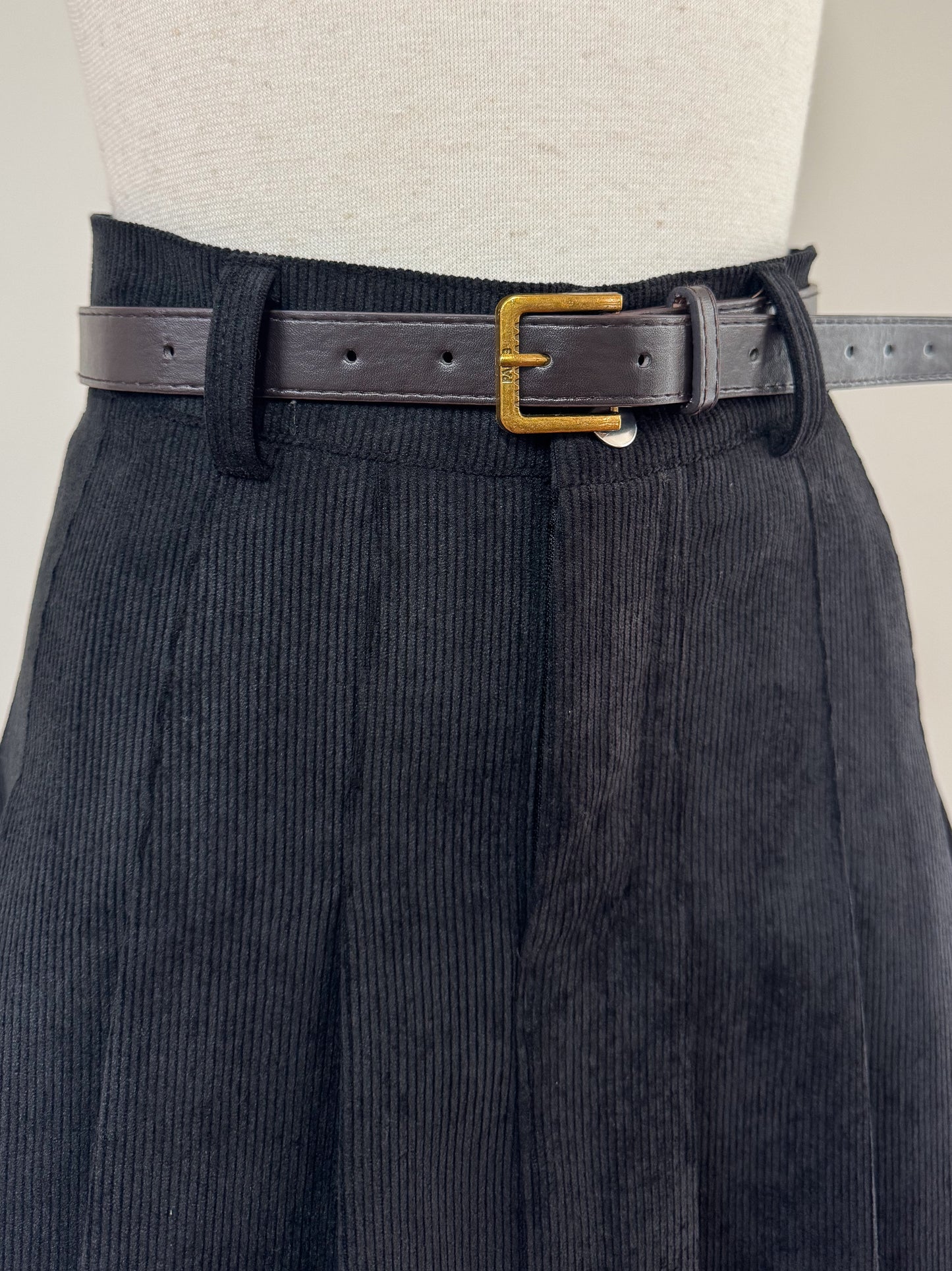 【Official限定価格】ベルト付きコーデュロイプリーツスカート