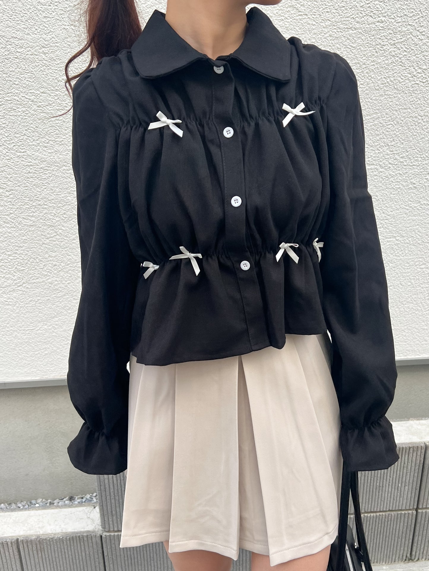リボン付きシャーリングブラウス