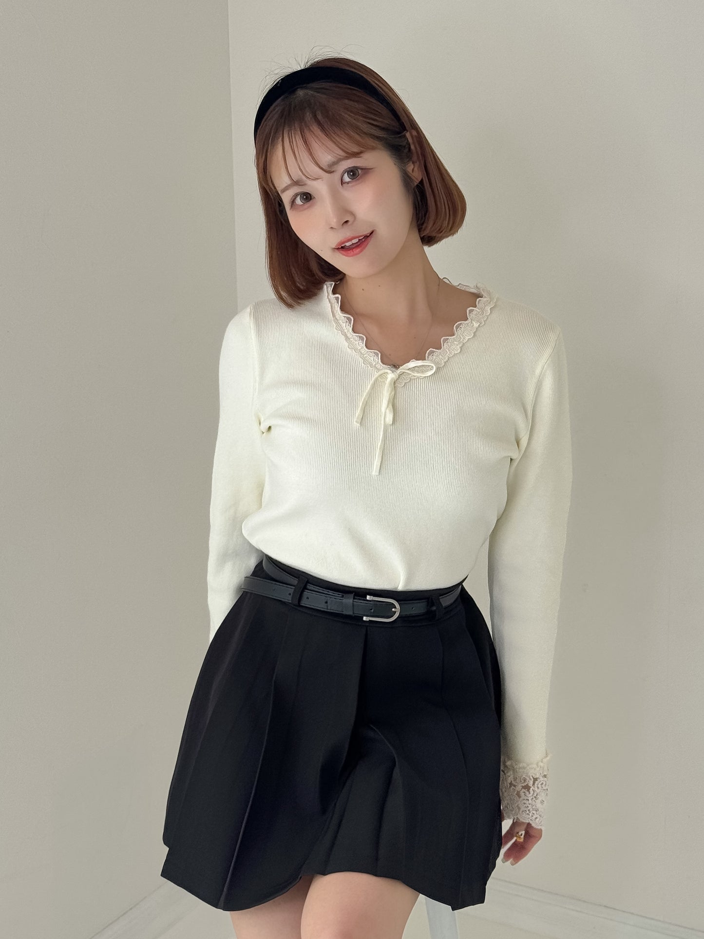 【Official限定価格】レースVネックニット