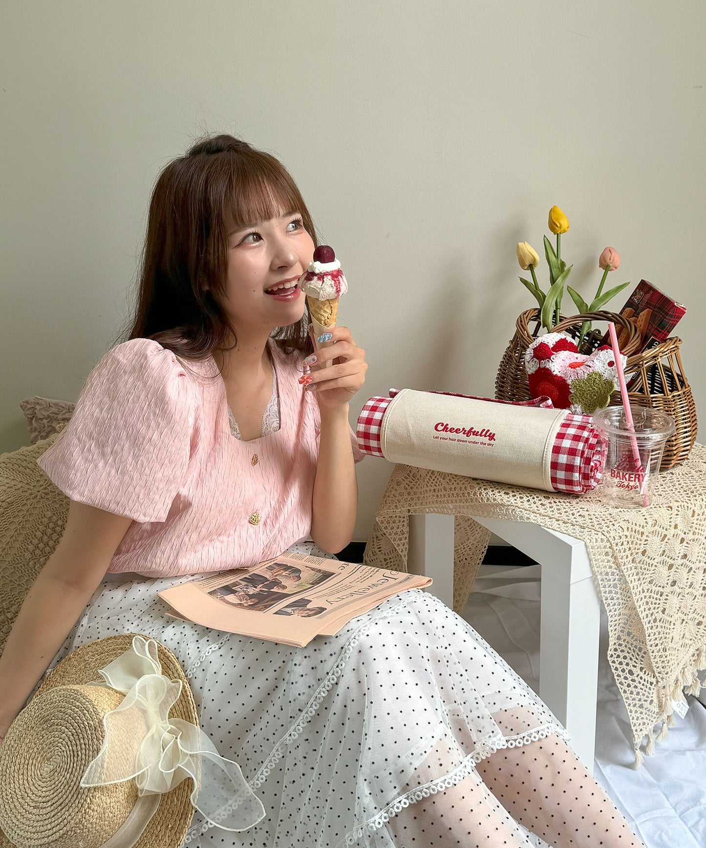 【Official限定価格】ハートボタンスクエアネックブラウス