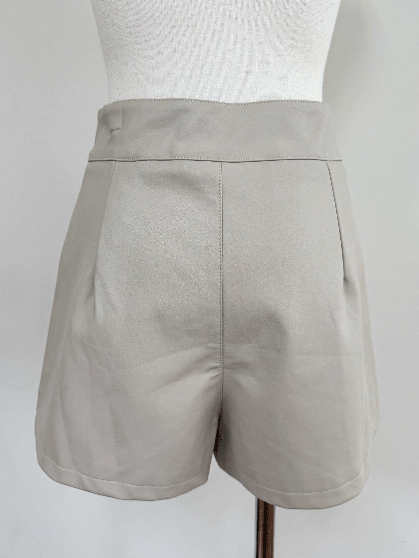 【Official限定価格】レザーショートパンツ