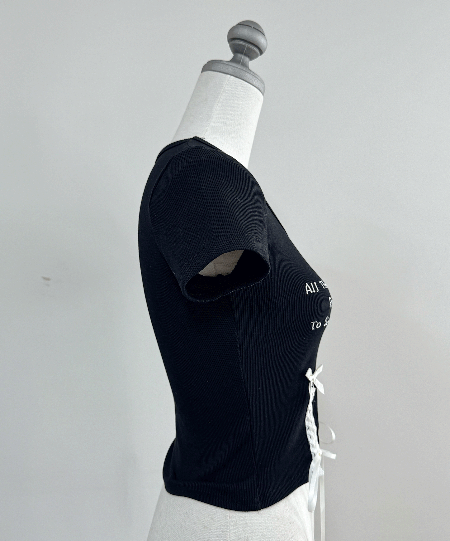 リボンレースアップクロップドTシャツ