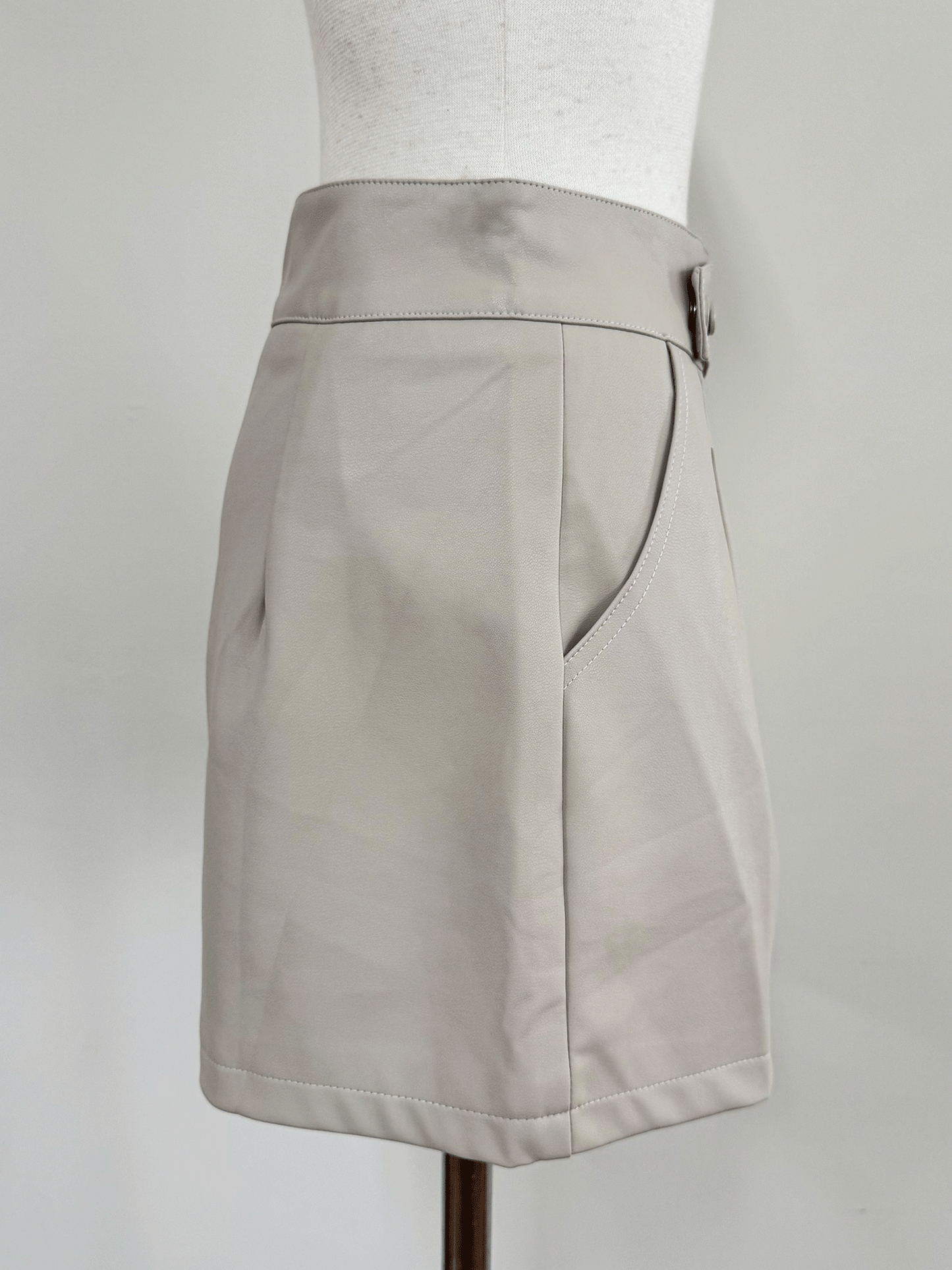 【Official限定価格】レザーショートパンツ
