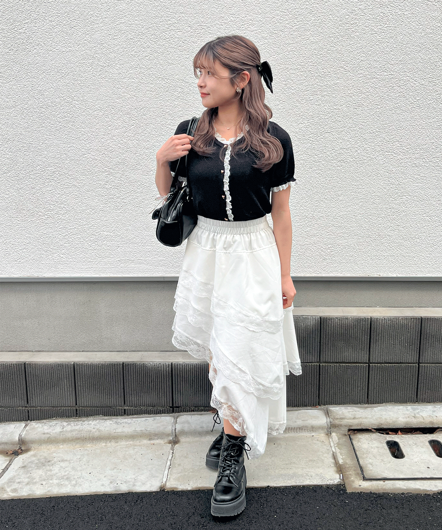 【Official限定価格】フリル付きハートボタン半袖ニット
