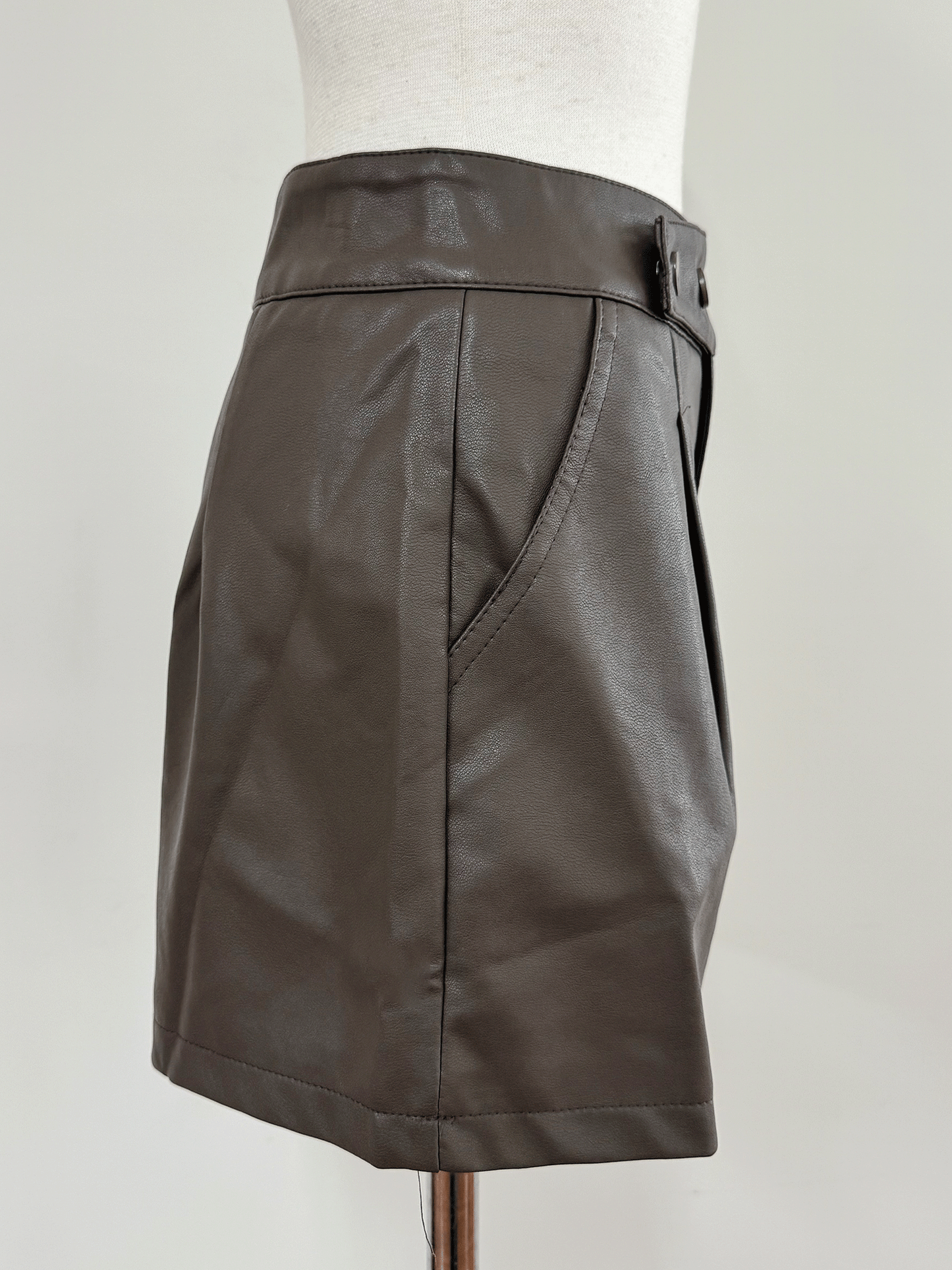 【Official限定価格】レザーショートパンツ