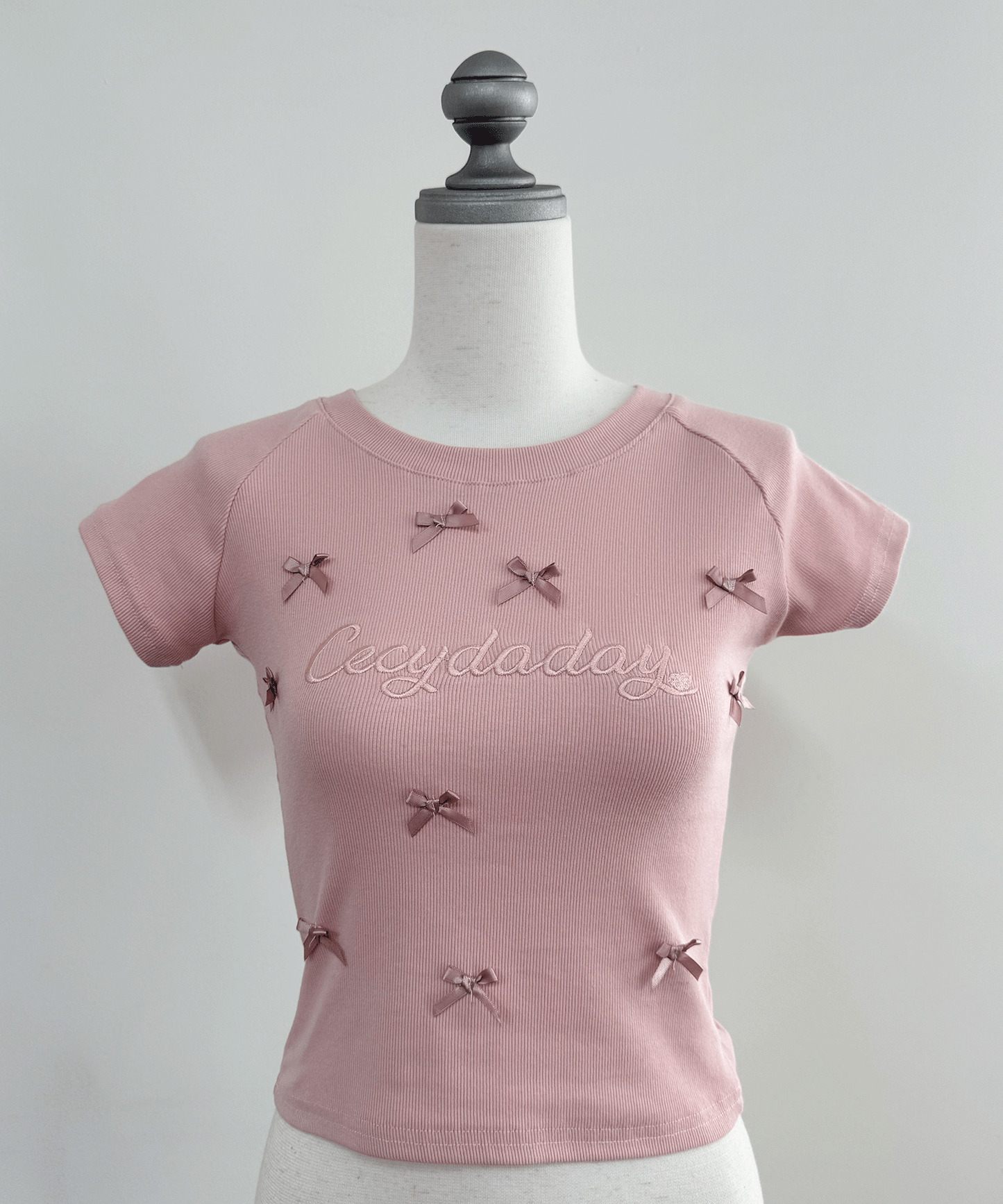 リボン付きクロップドTシャツ