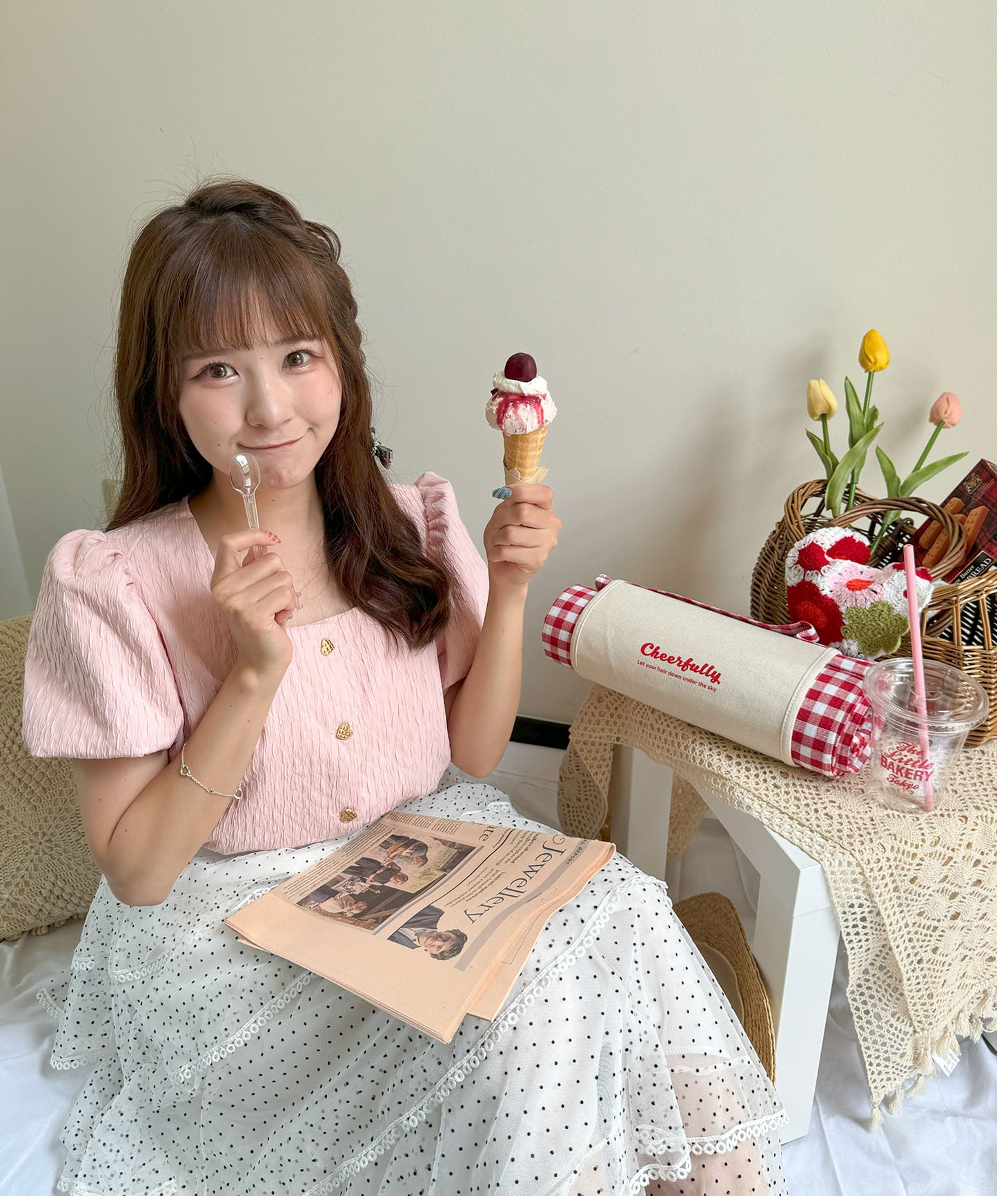 【Official限定価格】ハートボタンスクエアネックブラウス