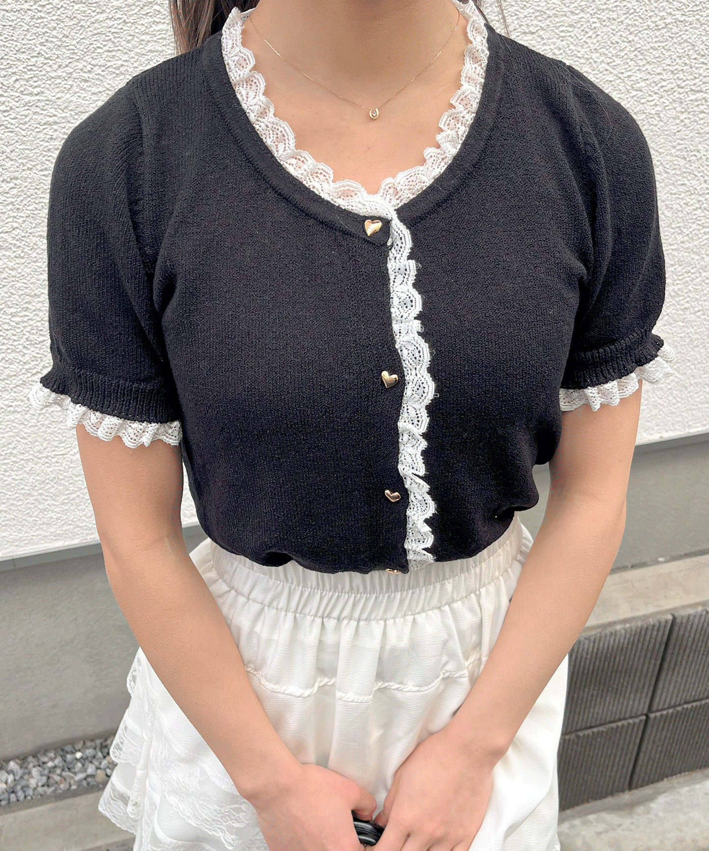 【Official限定価格】フリル付きハートボタン半袖ニット
