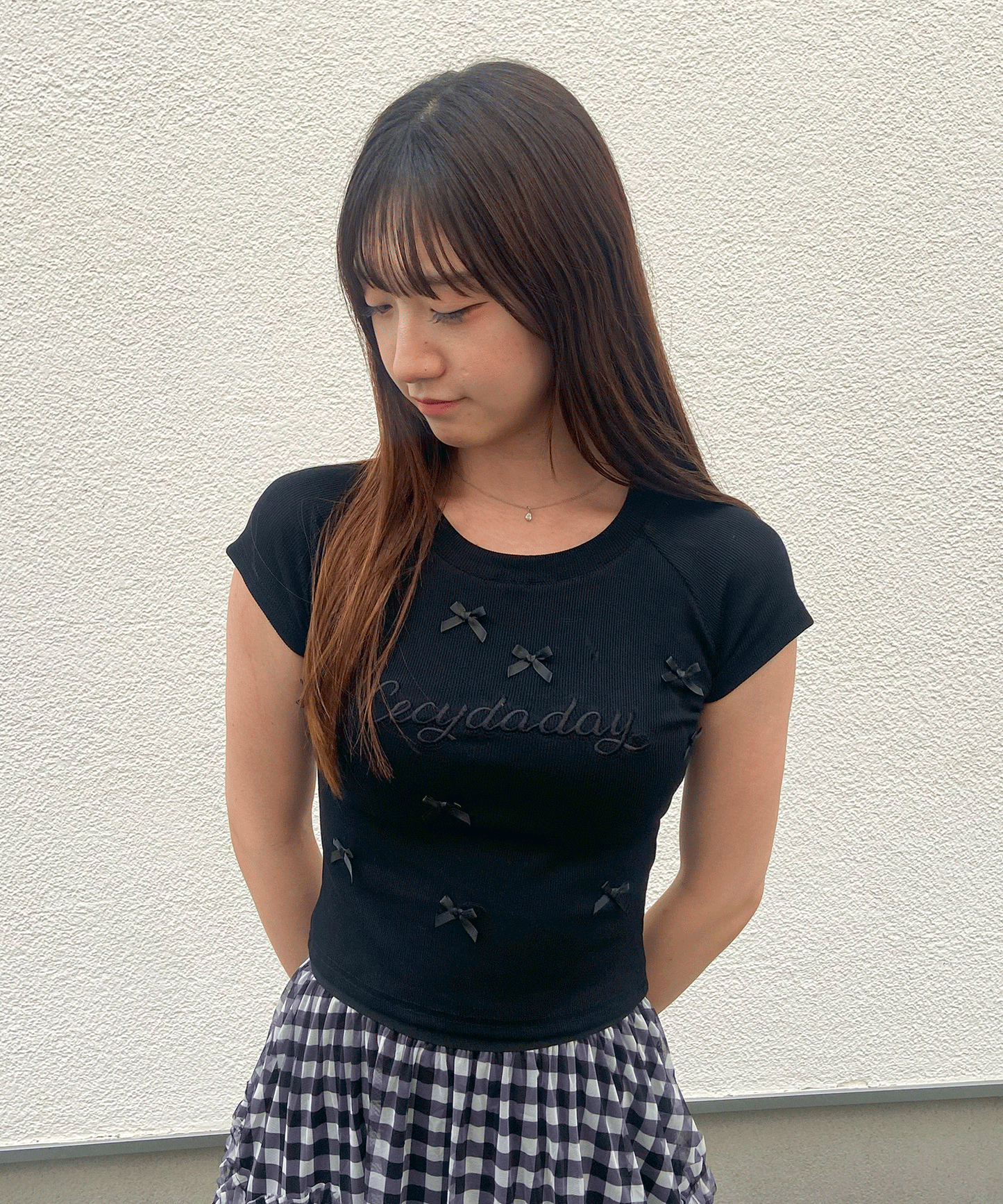 リボン付きクロップドTシャツ