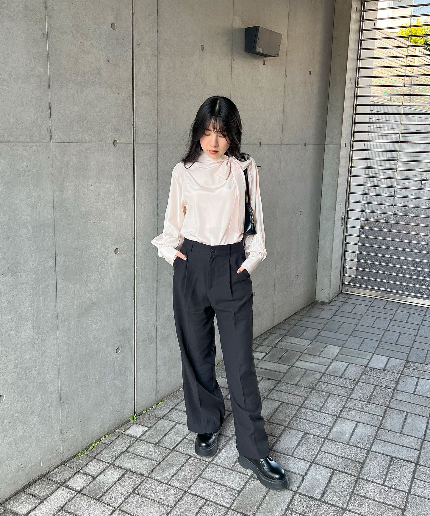 サテンサイドボウタイブラウス