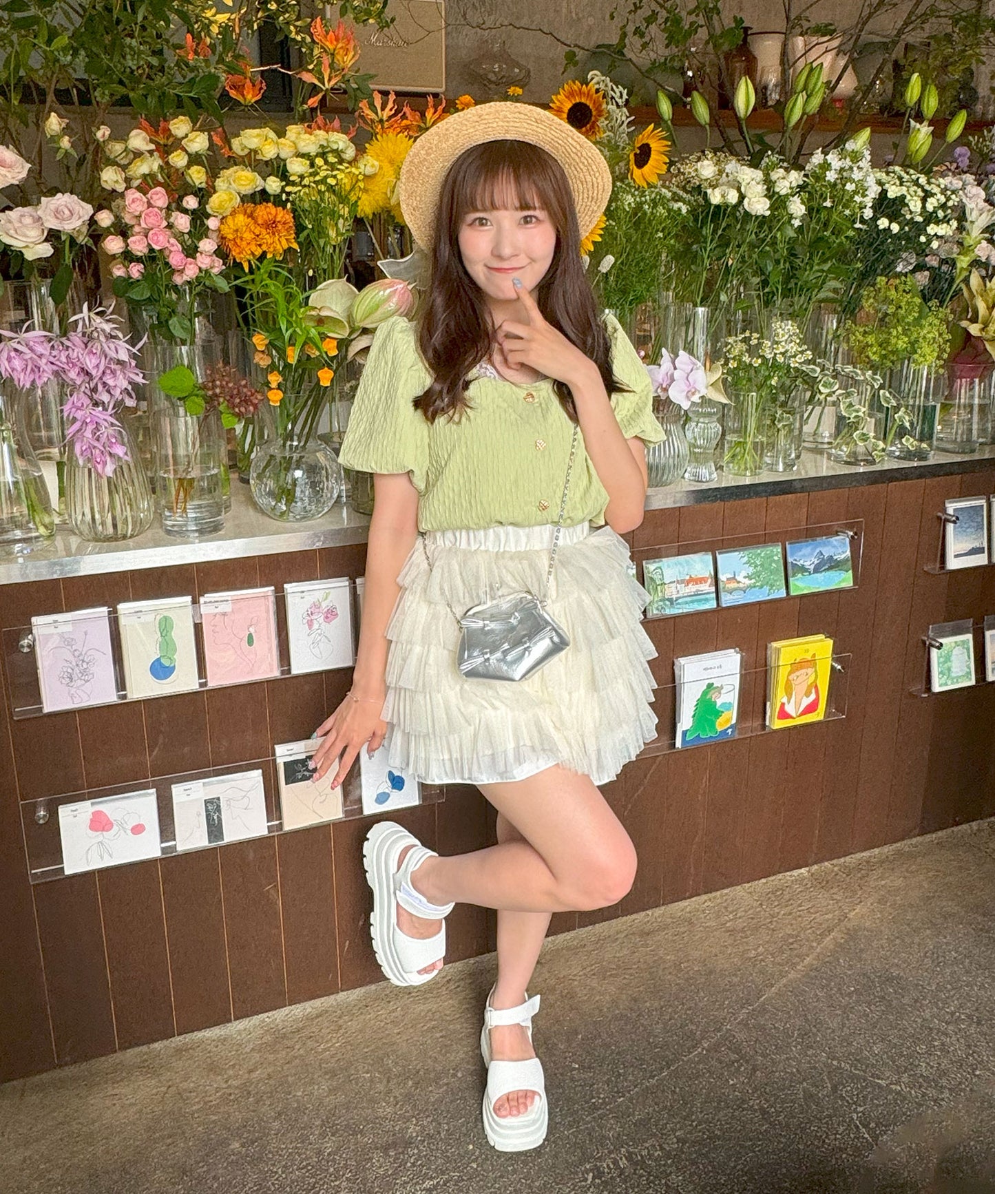 【Official限定価格】ハートボタンスクエアネックブラウス