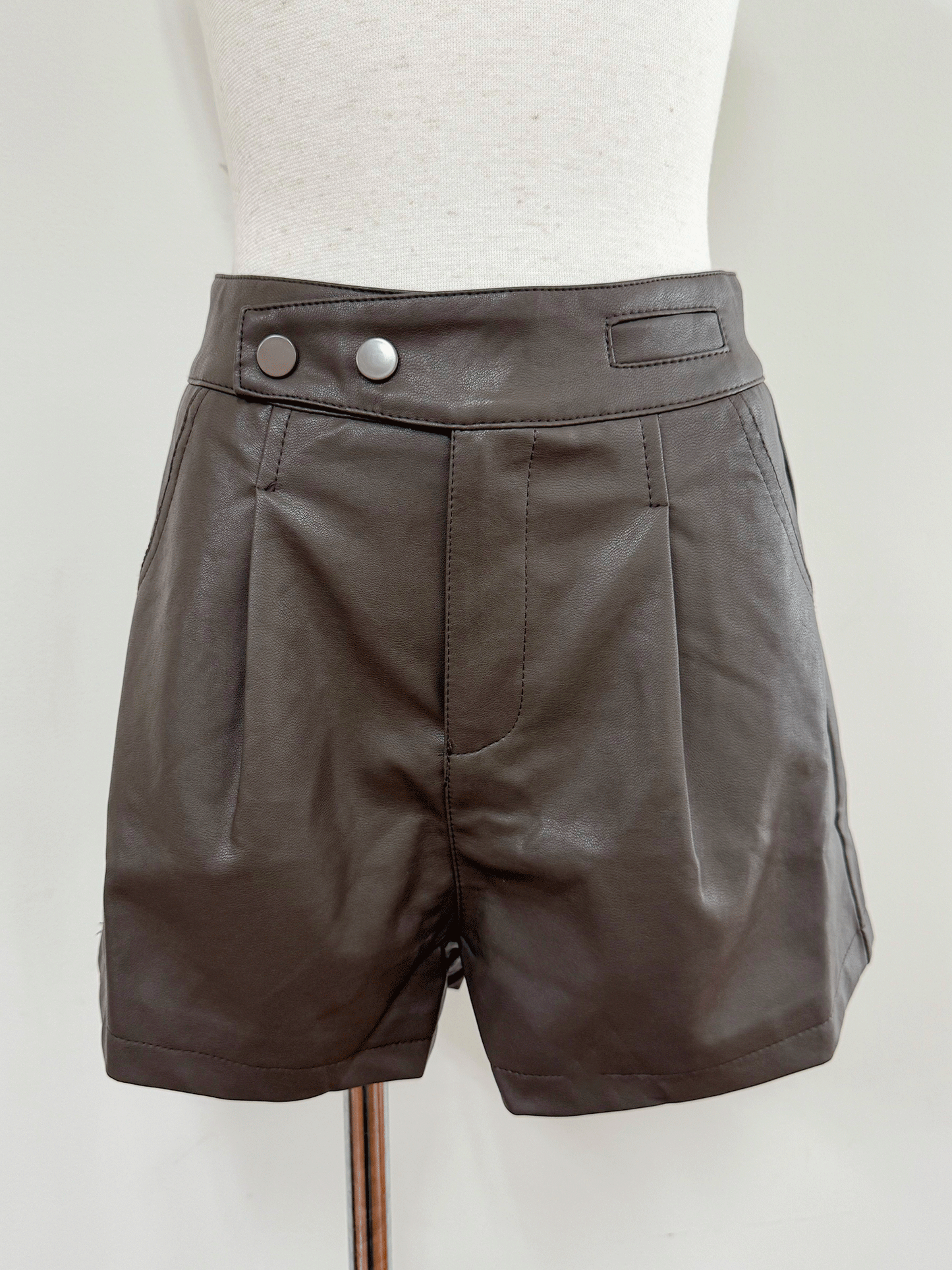 【Official限定価格】レザーショートパンツ
