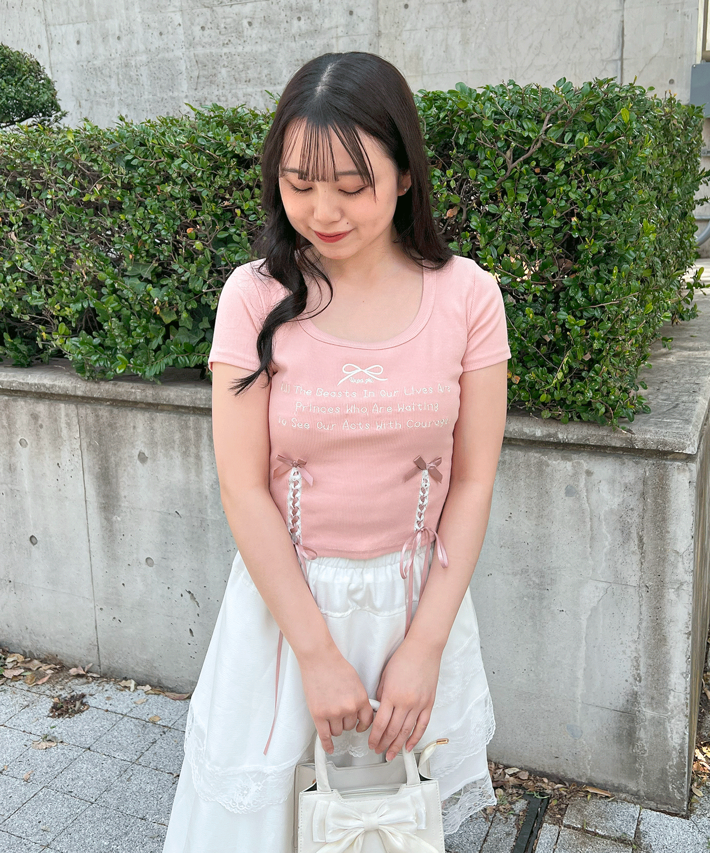 リボンレースアップクロップドTシャツ
