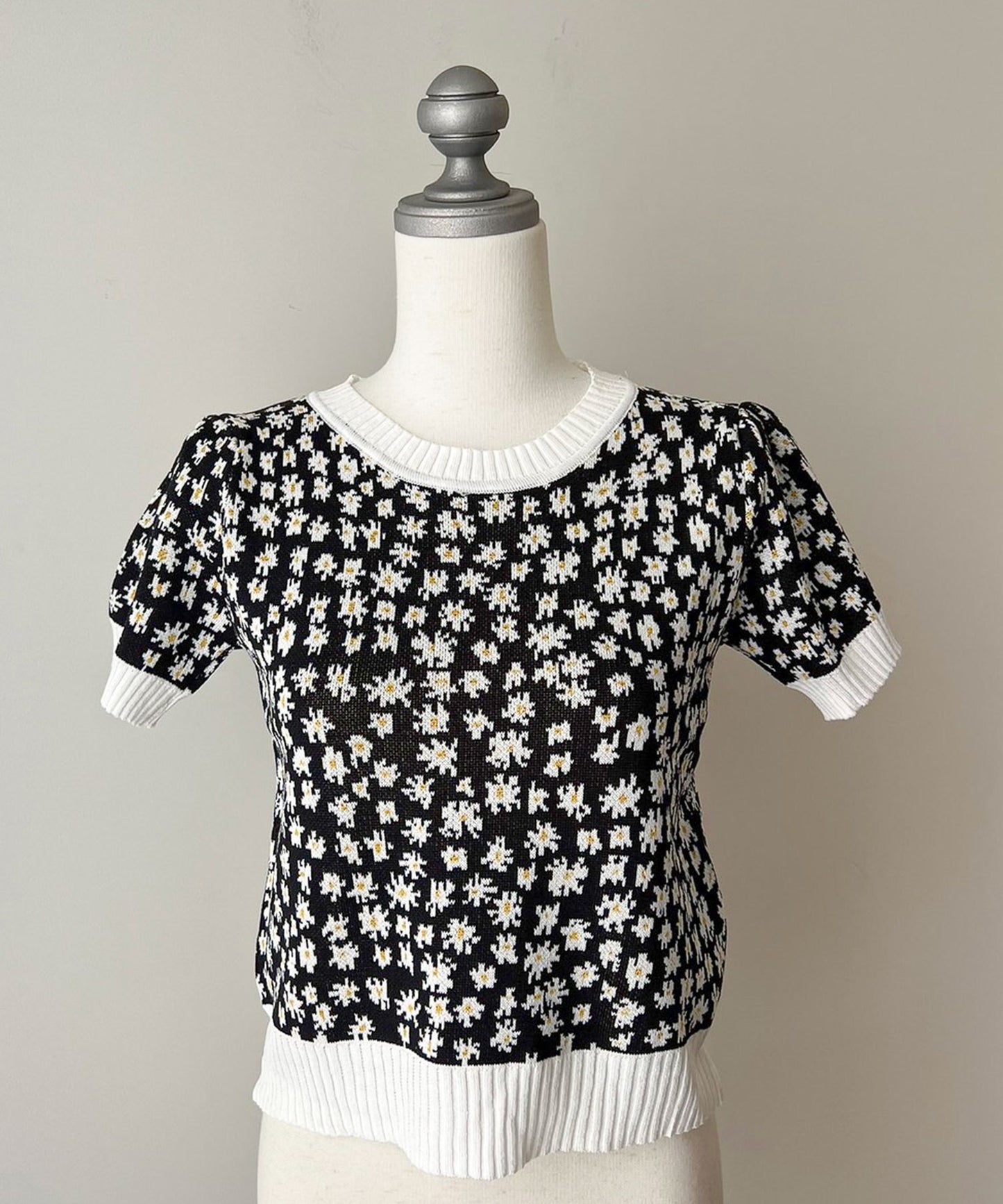 デイジー柄ニット