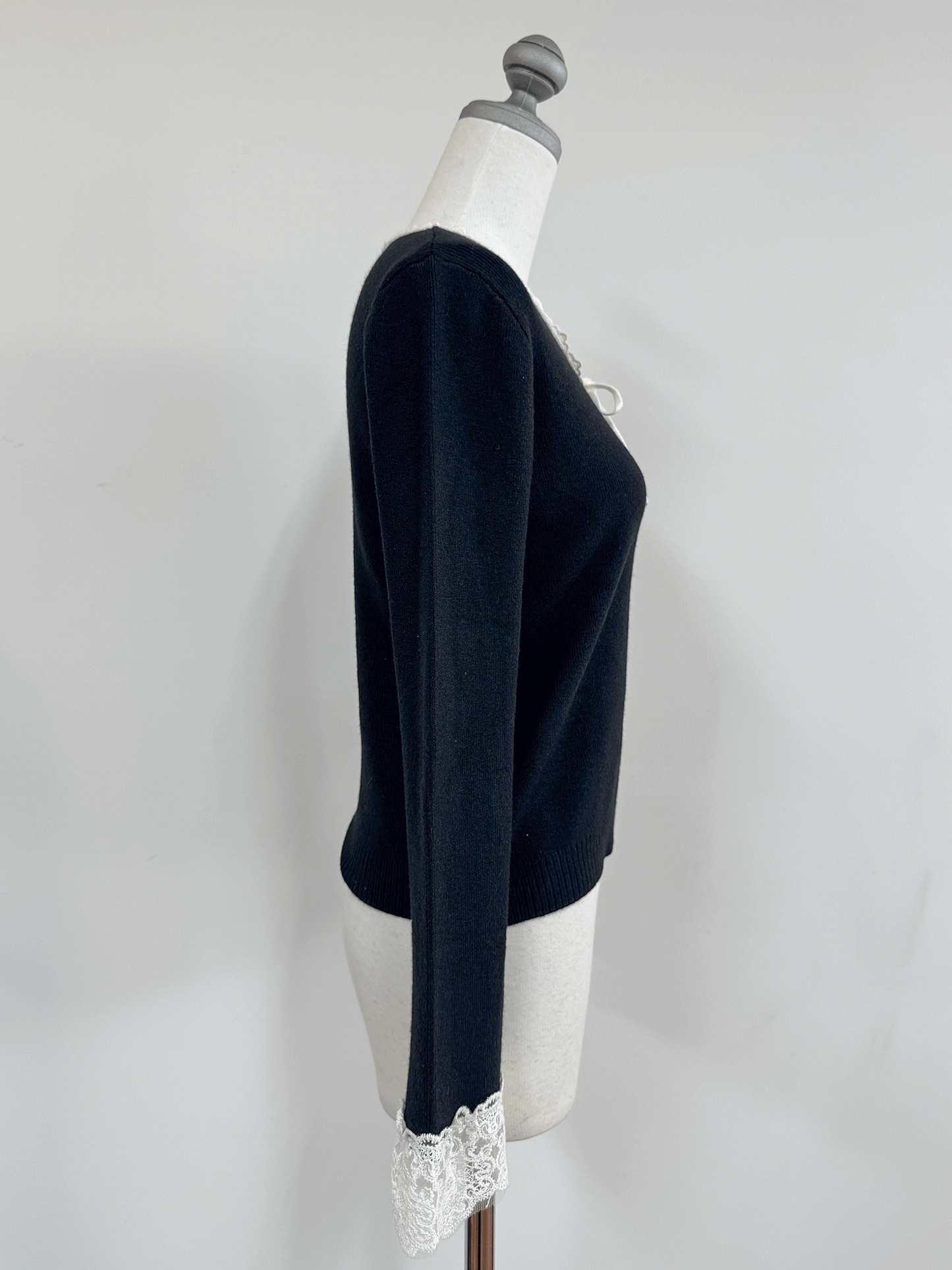 【Official限定価格】レースVネックニット