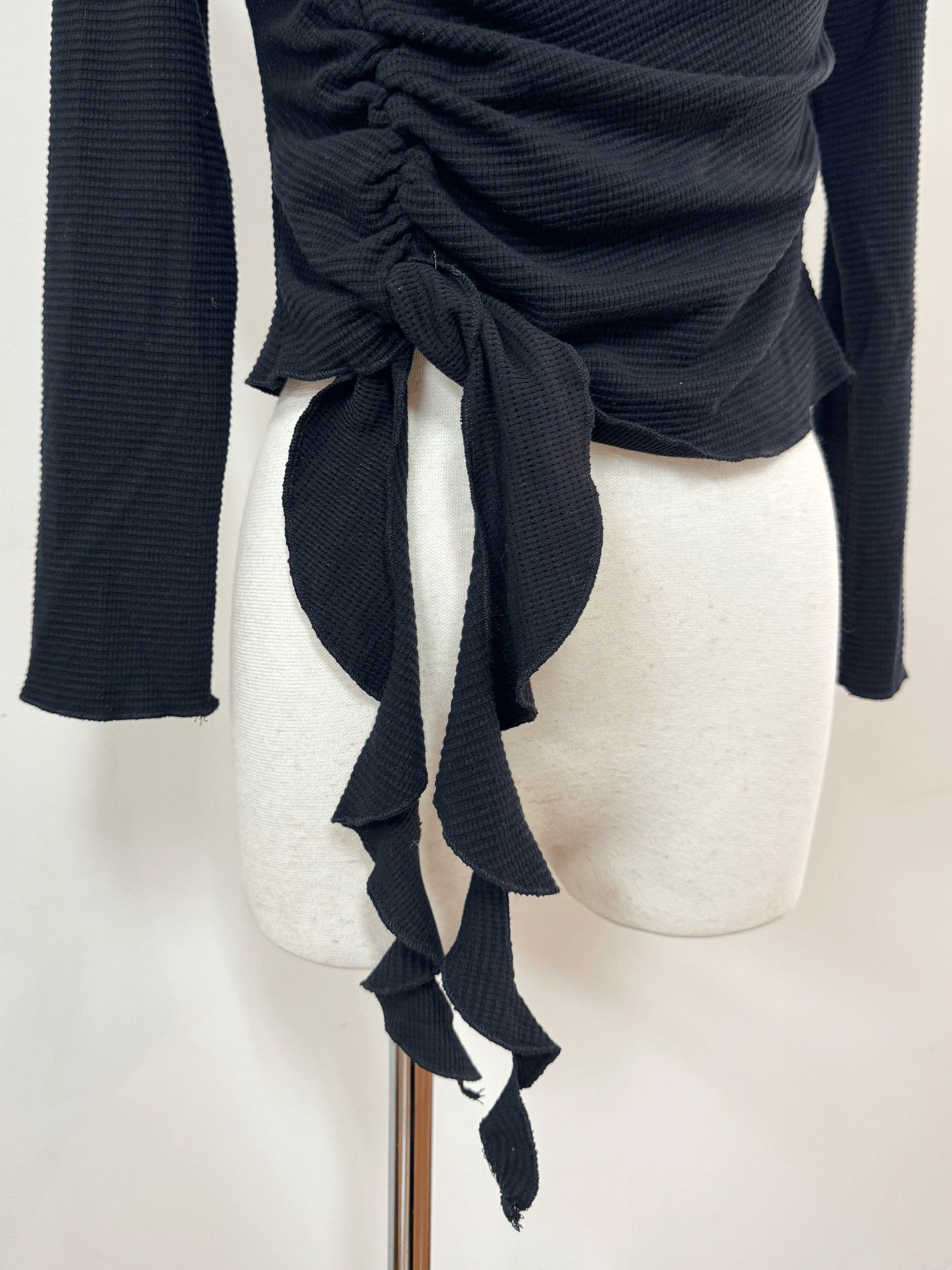 フレンチフリルトップス