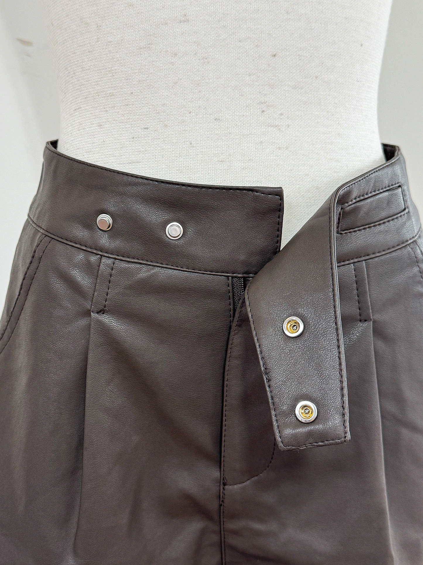 【Official限定価格】レザーショートパンツ