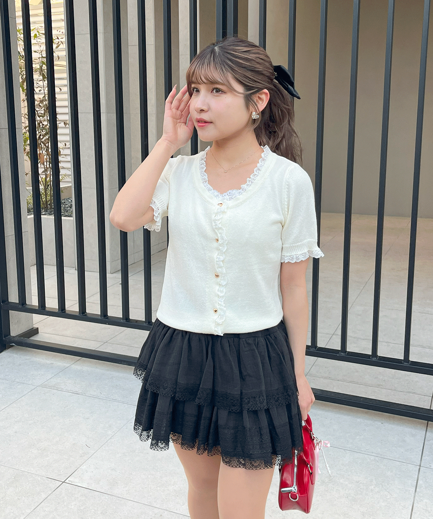 【Official限定価格】フリル付きハートボタン半袖ニット