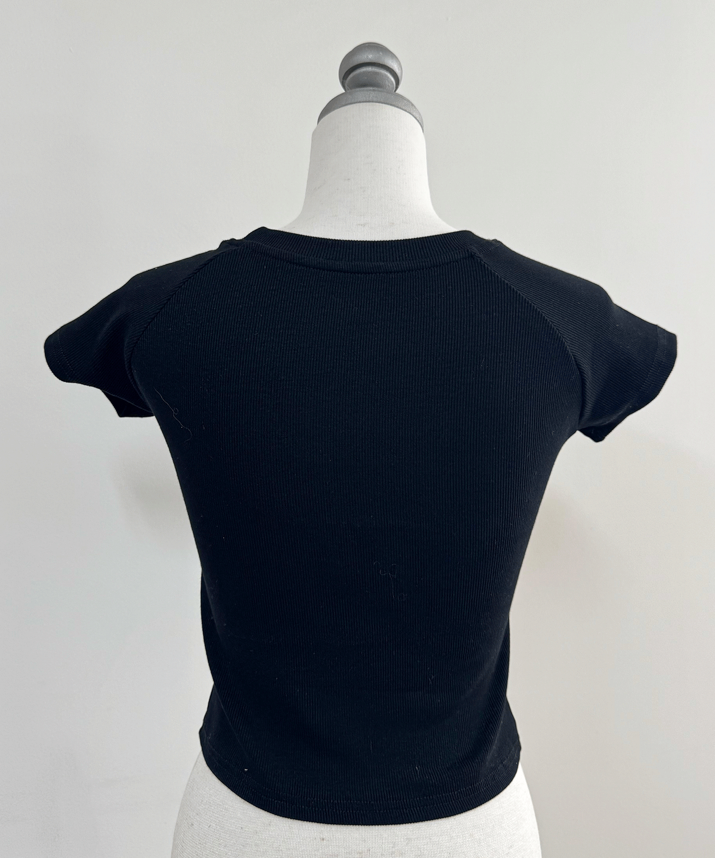 リボン付きクロップドTシャツ