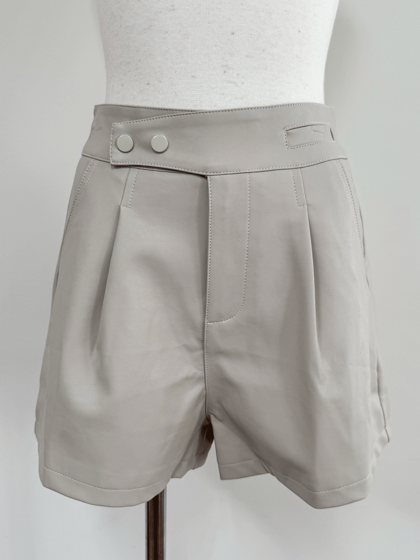 【Official限定価格】レザーショートパンツ