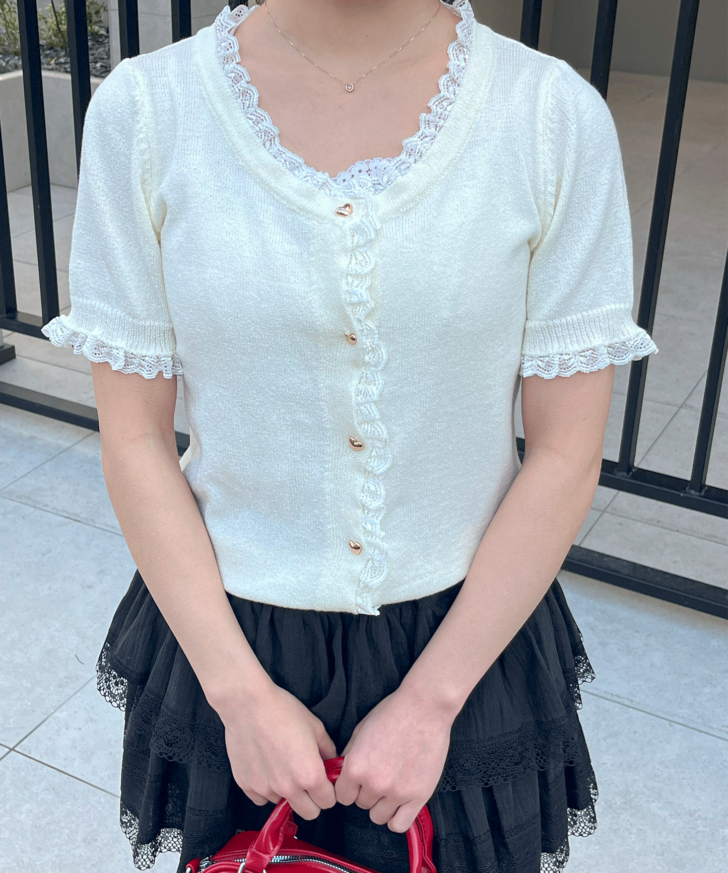 【Official限定価格】フリル付きハートボタン半袖ニット
