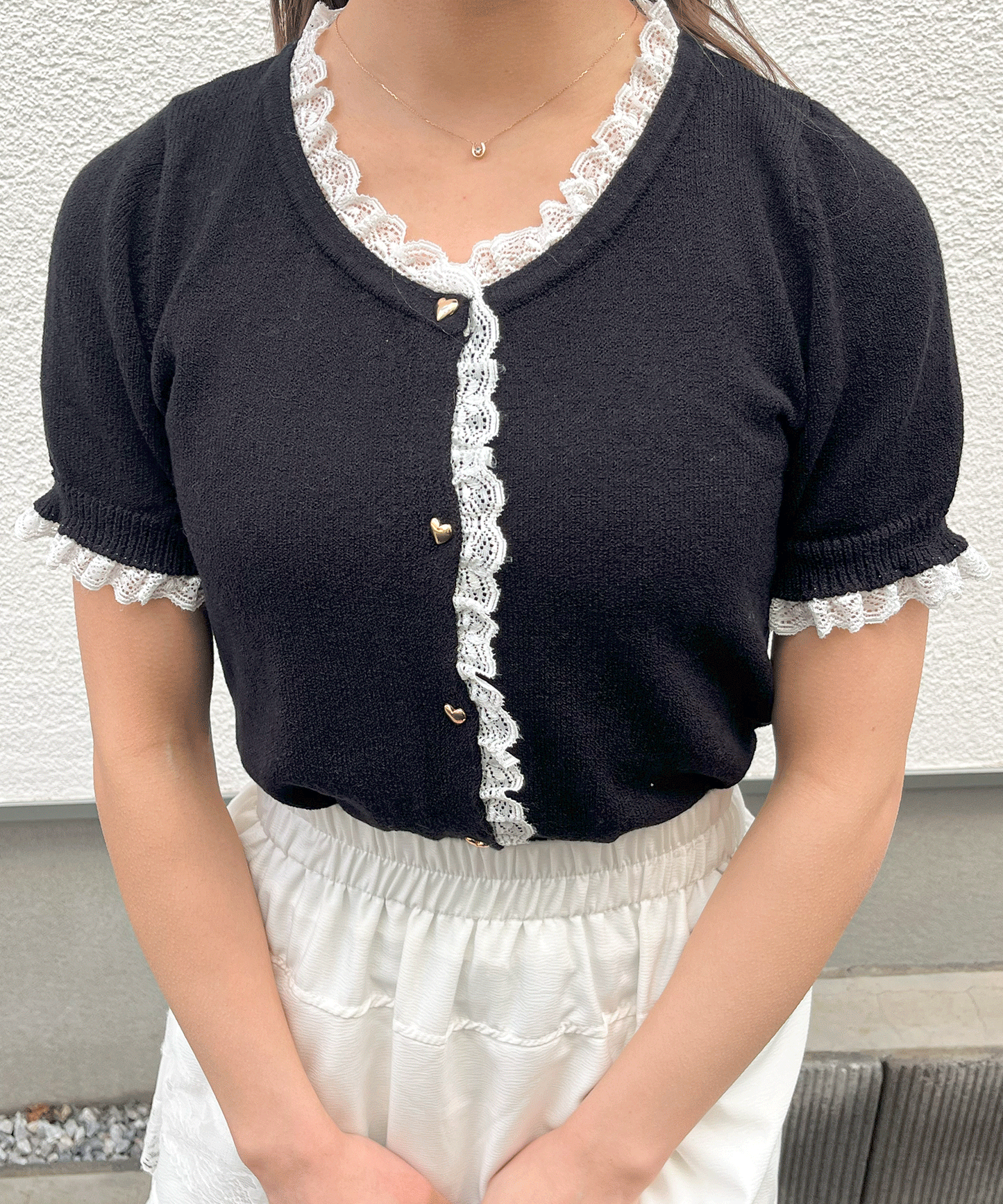 【Official限定価格】フリル付きハートボタン半袖ニット