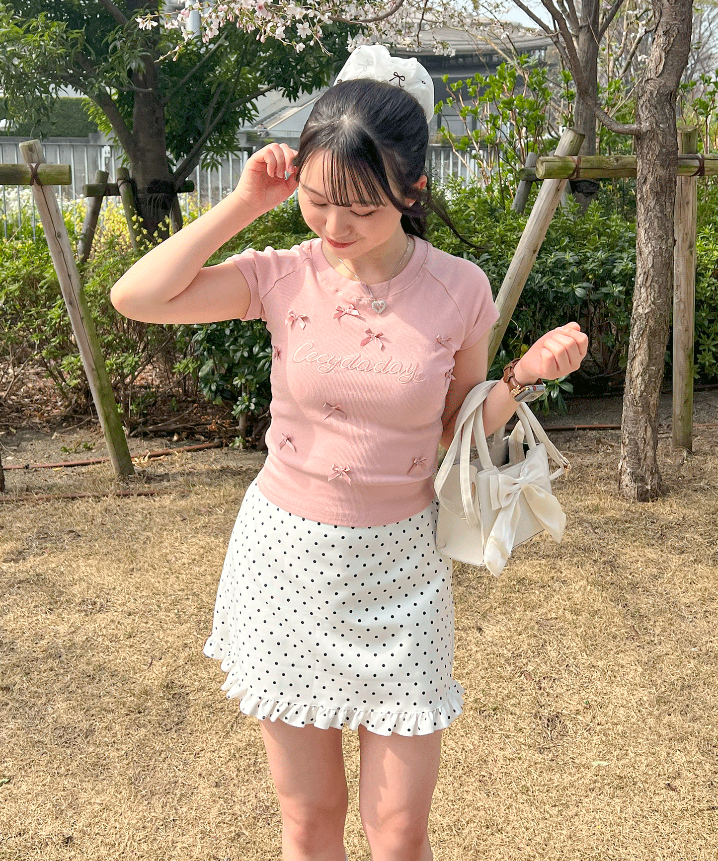 リボン付きクロップドTシャツ