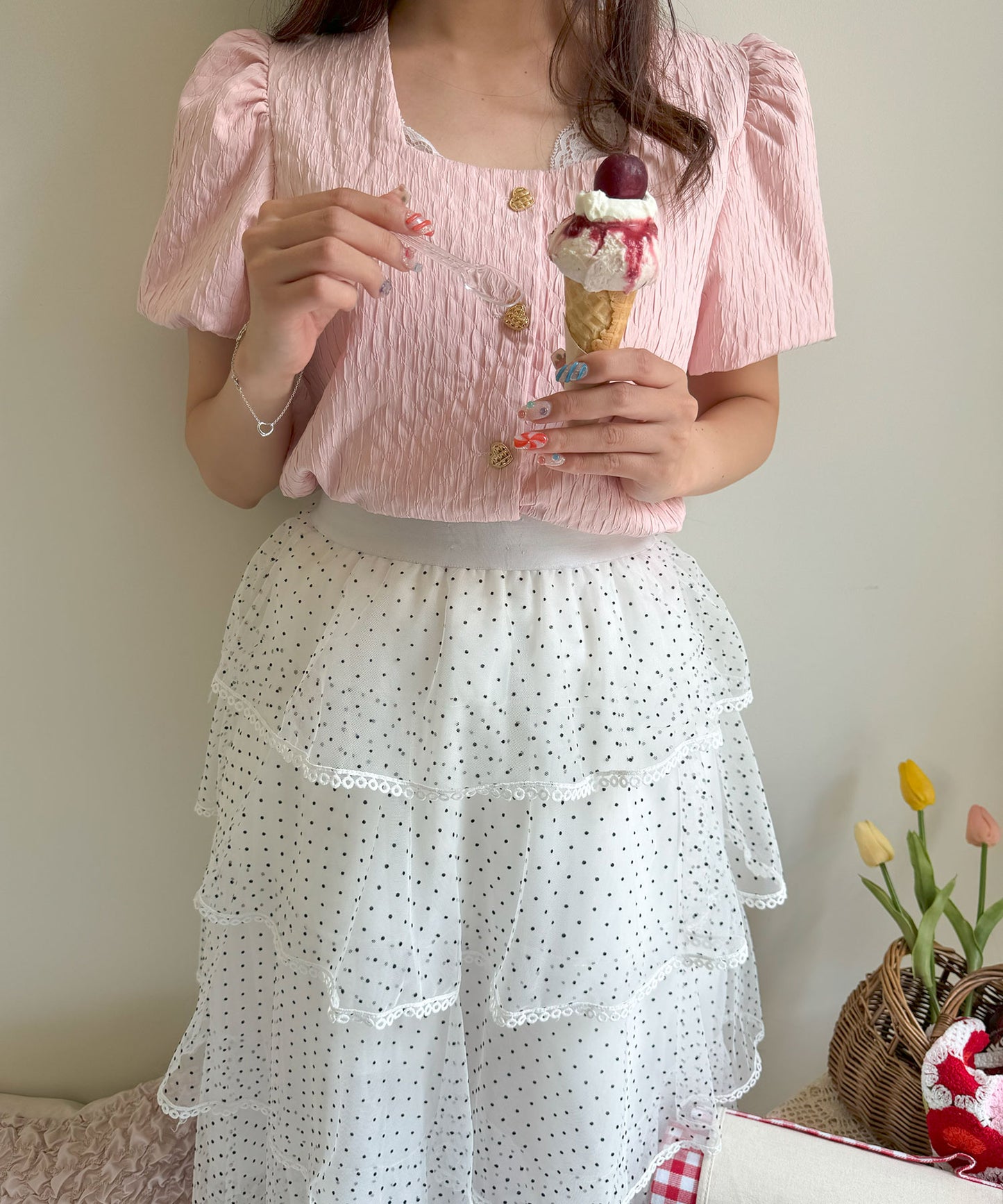 【Official限定価格】ハートボタンスクエアネックブラウス
