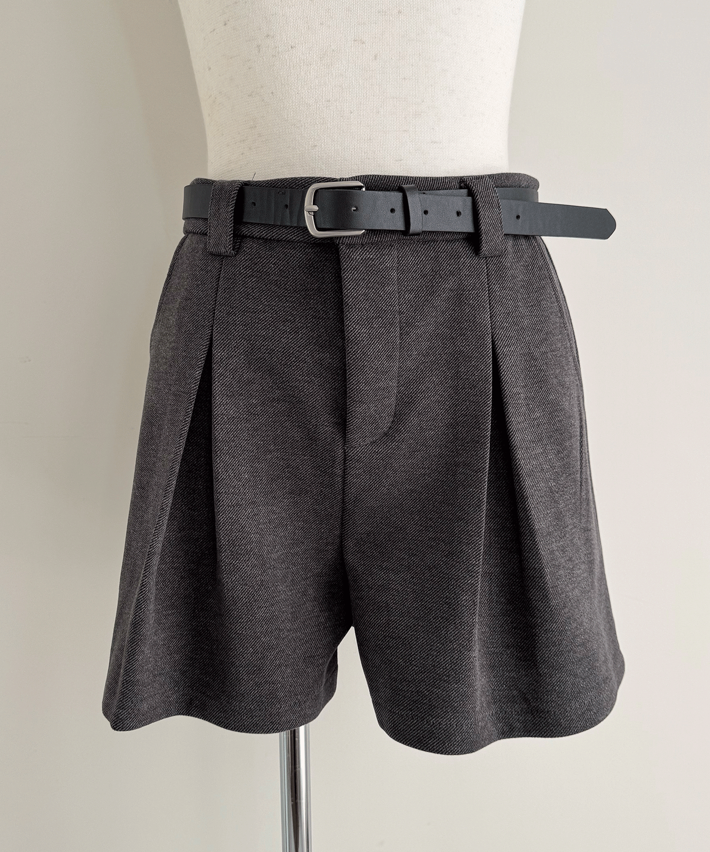 ベルト付きタックショートパンツ
