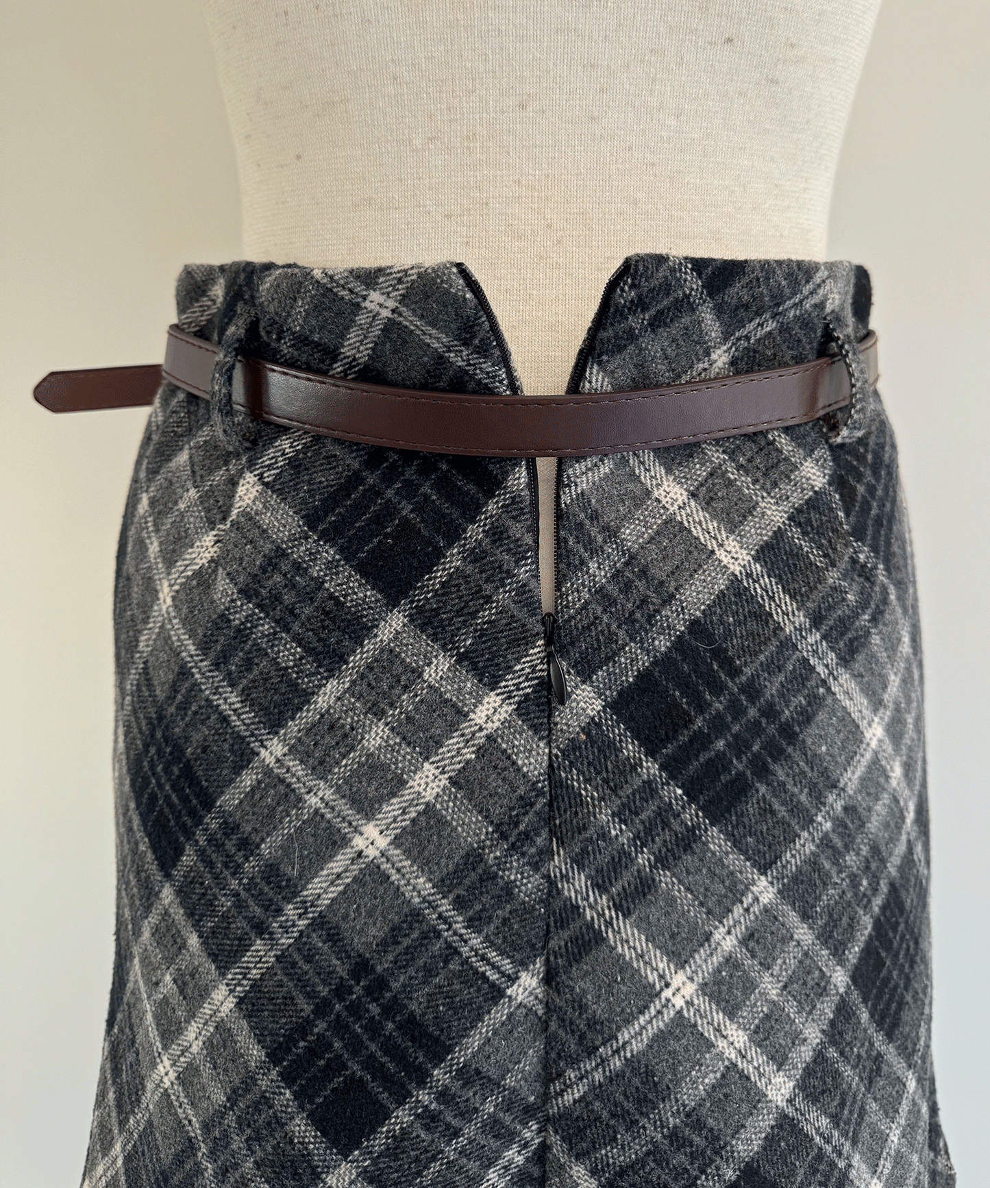 【Official限定】ベルト付きチェック台形スカート