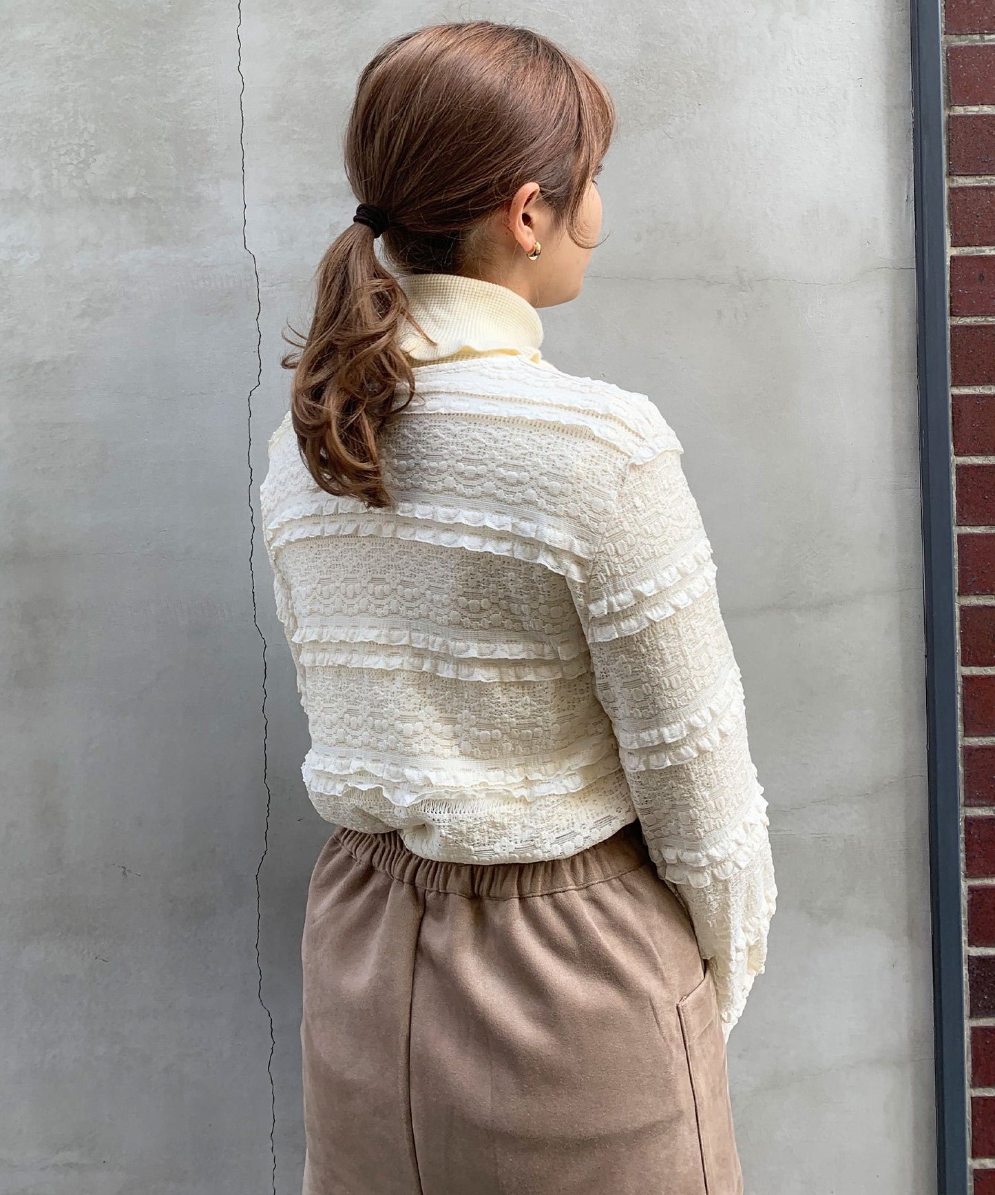 パールボタンレースブラウス