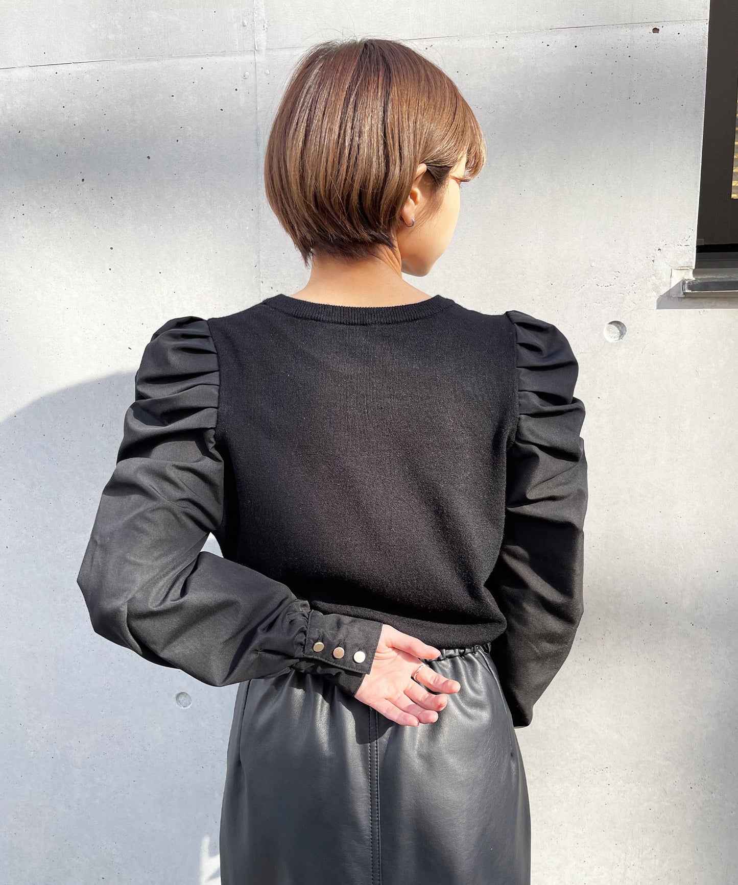 袖コンシャスTOPS