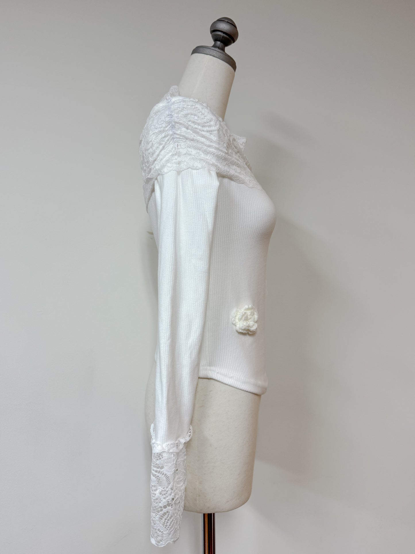 レースオフショルリブニット