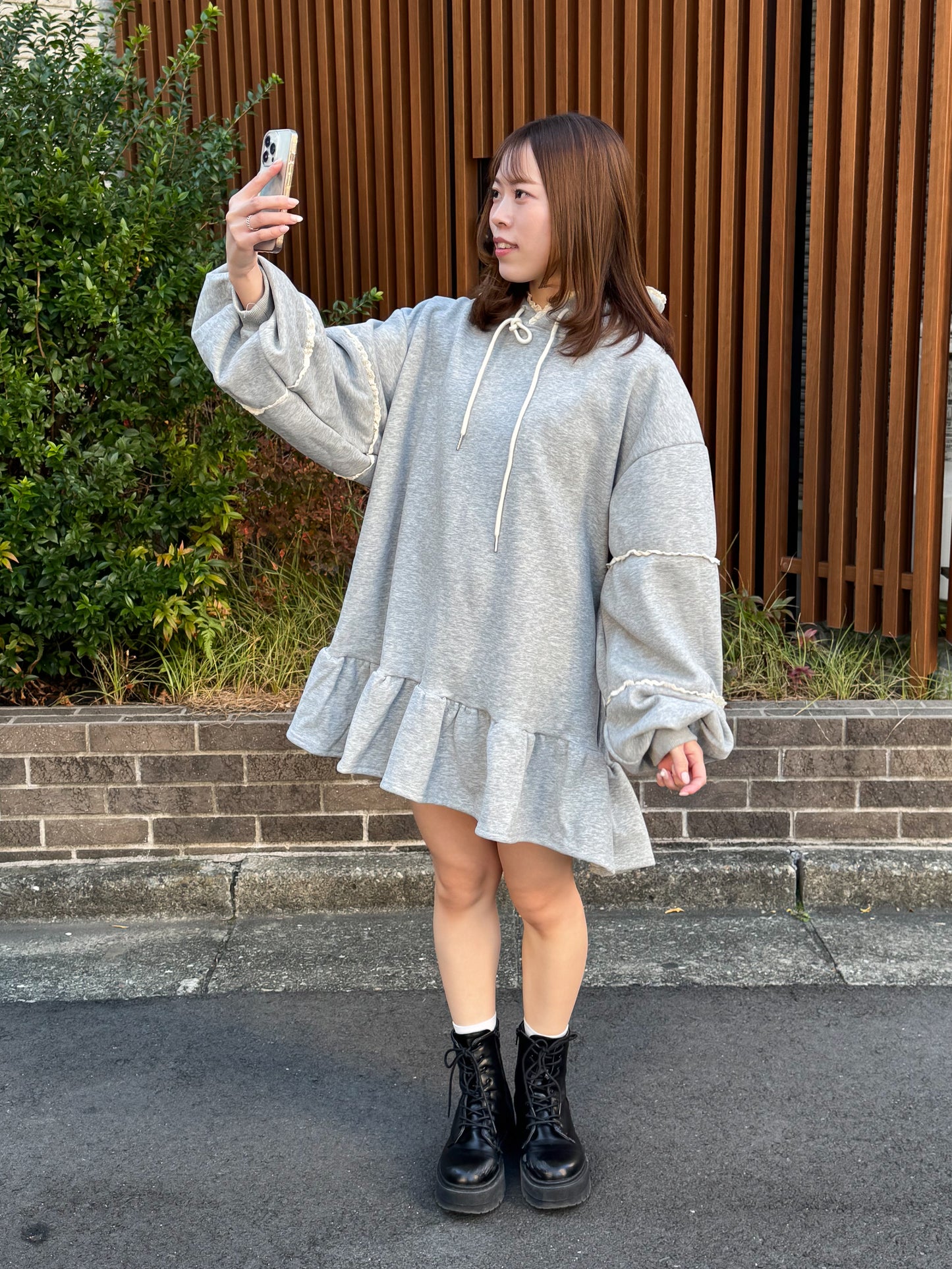 【Official限定価格】裏起毛フリルスエットパーカーワンピ