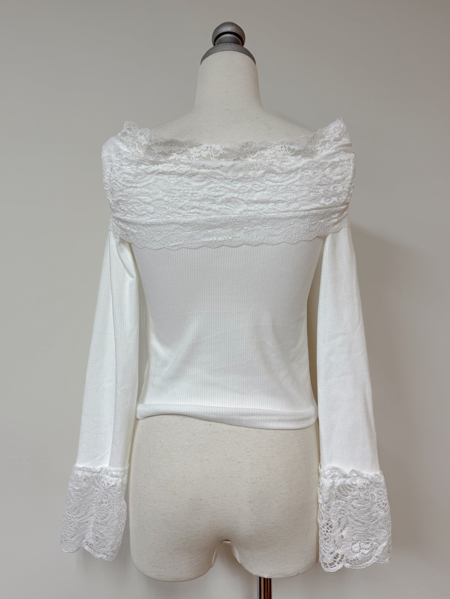 レースオフショルリブニット