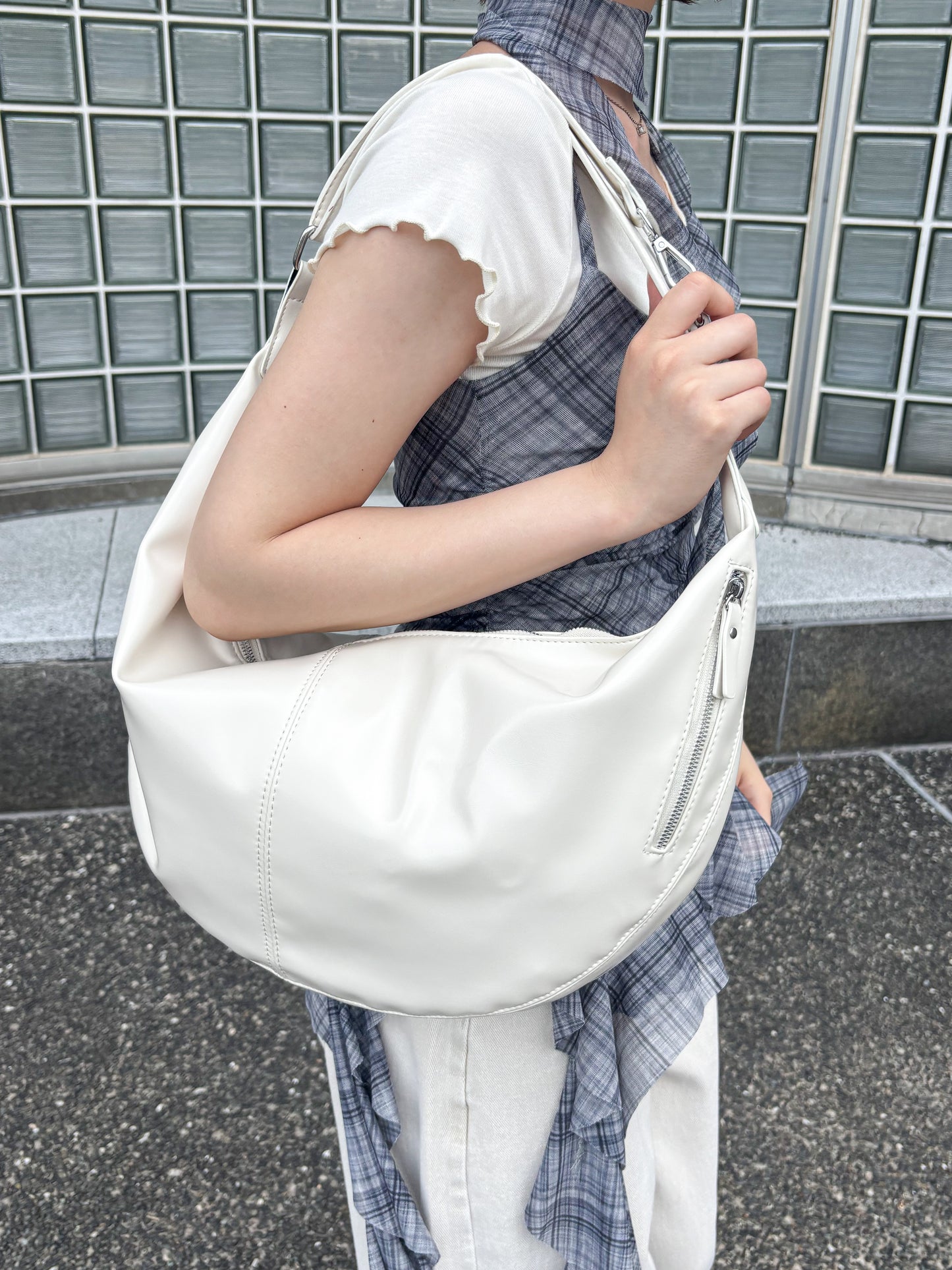 エナメル合皮BIGラウンドショルダーBAG