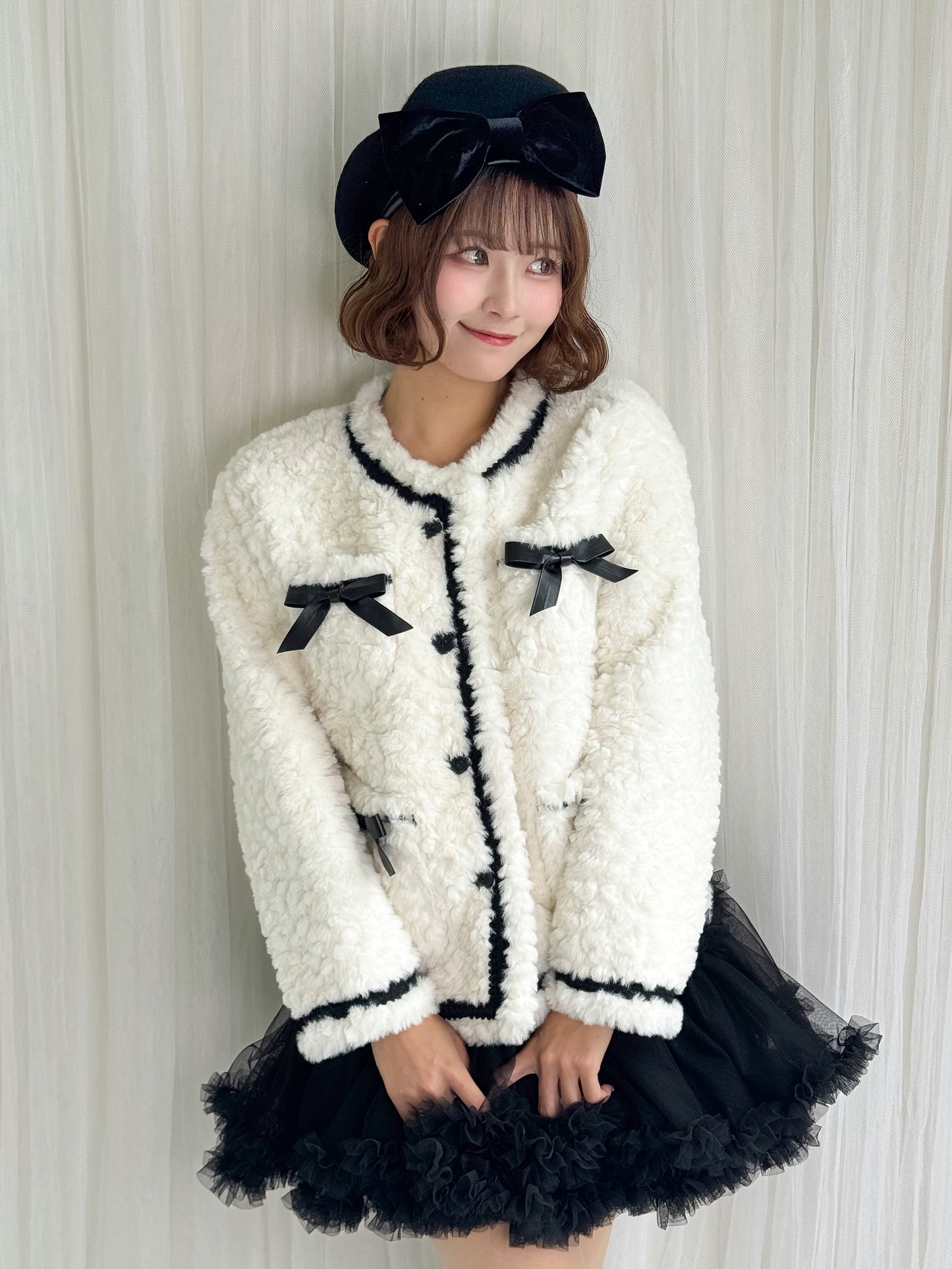 リボン付きガーリーファージャケット