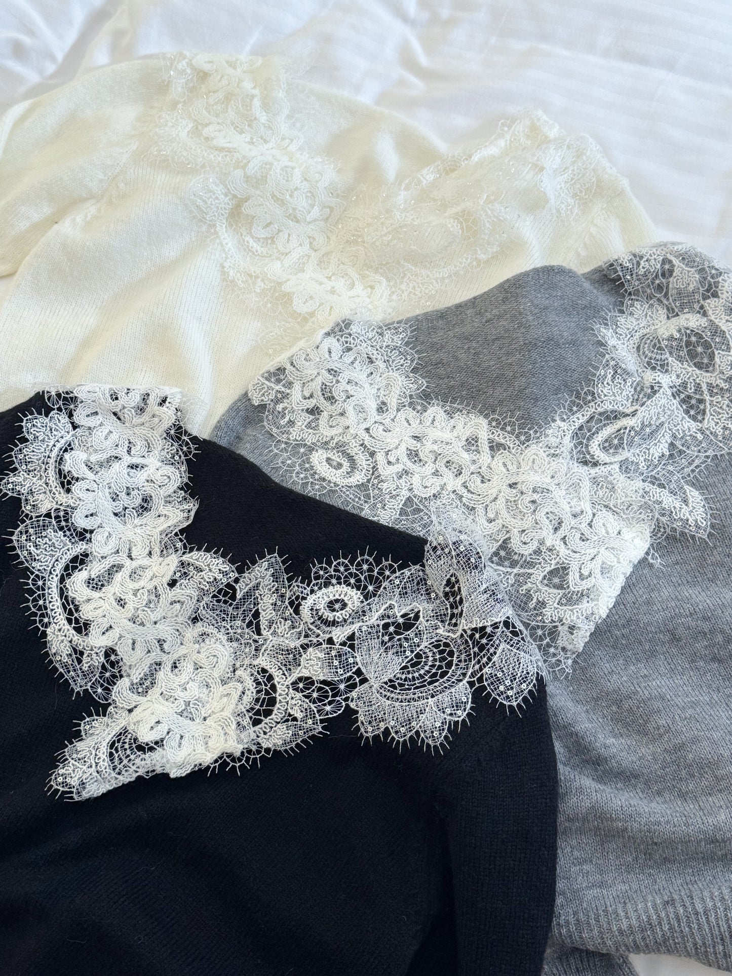 Vネックレースニット