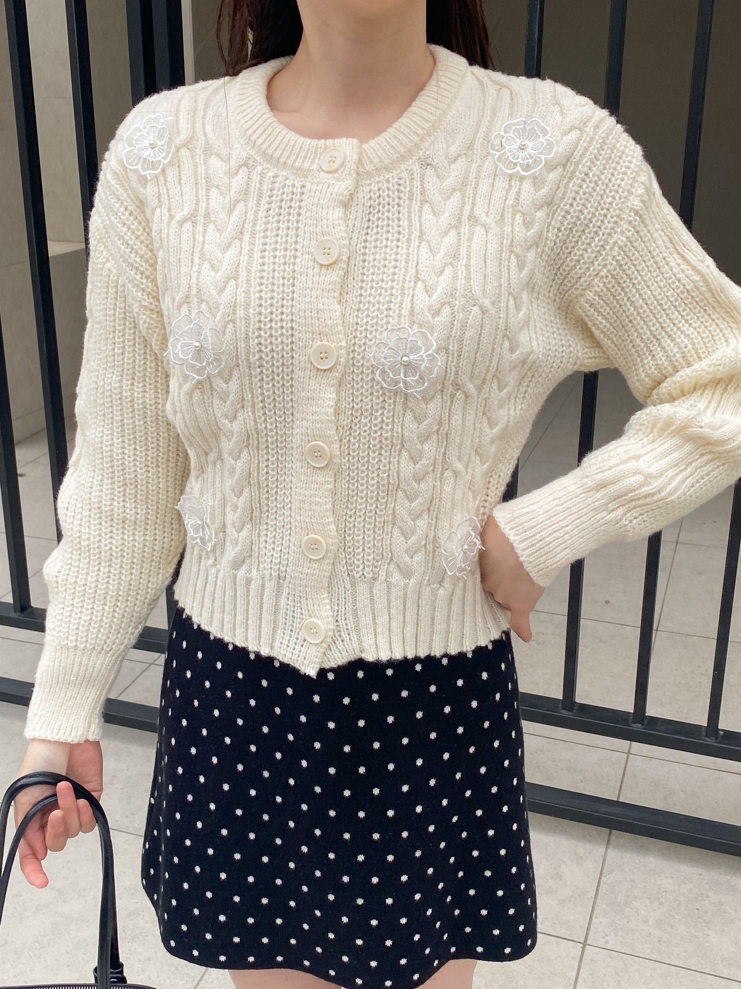 【Official限定価格】フラワーケーブルニット