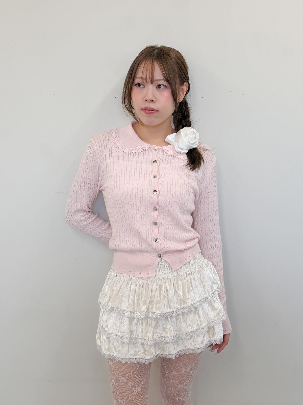 襟付きケーブルニット